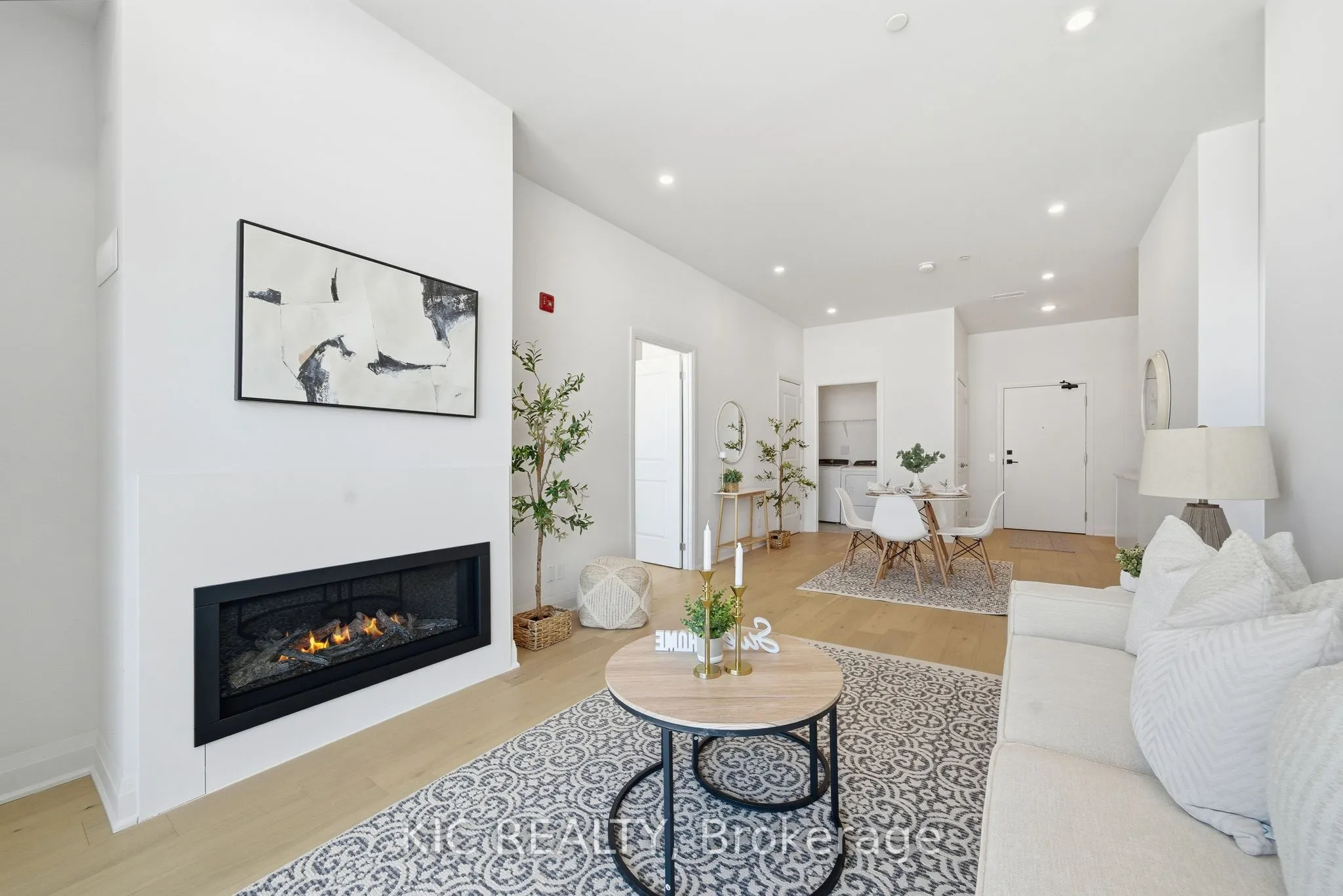 99 Louisa Street #210