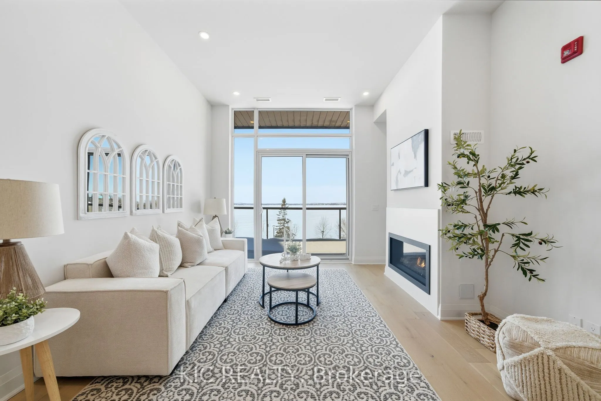 99 Louisa Street #210