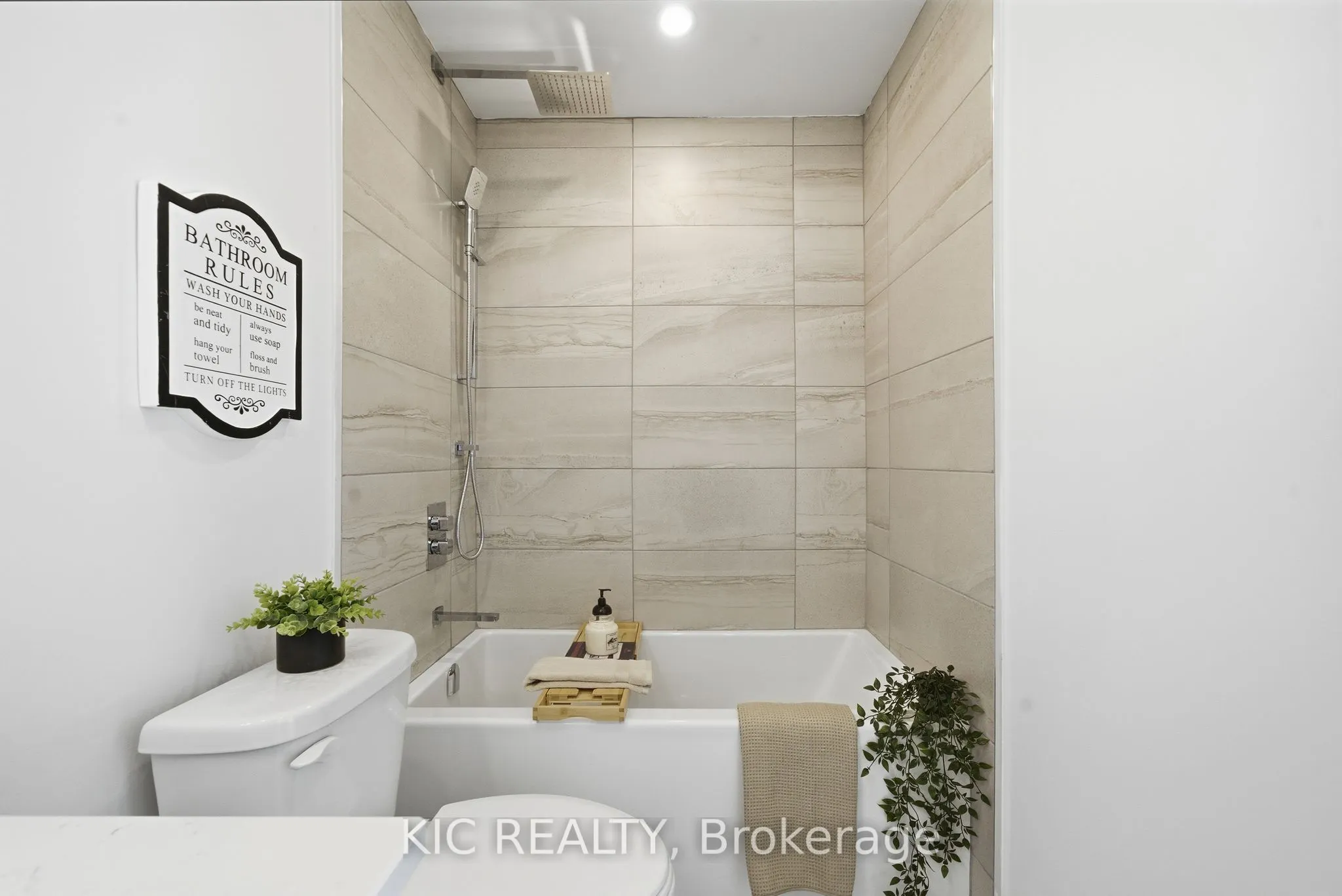 99 Louisa Street #210
