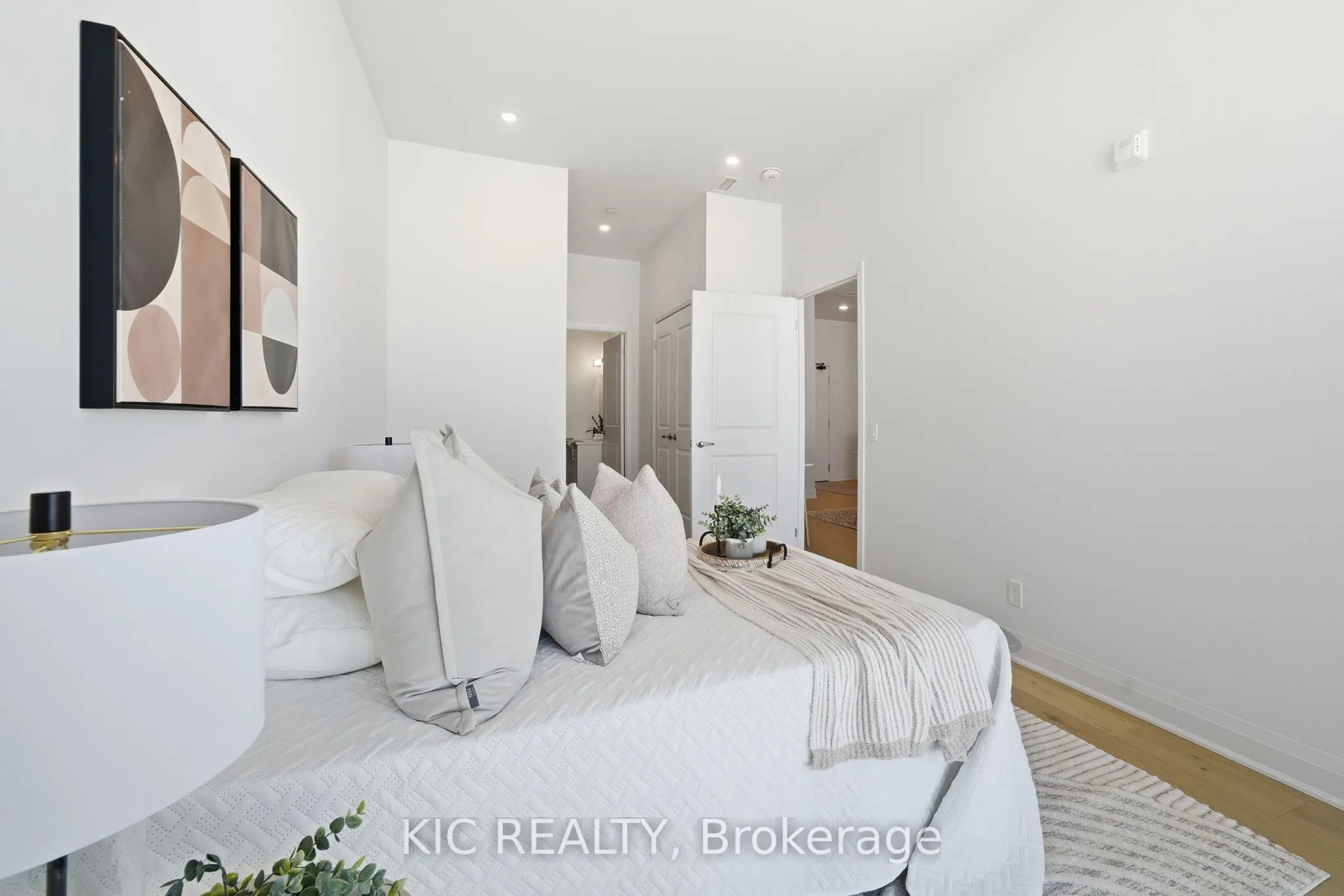 99 Louisa Street #210