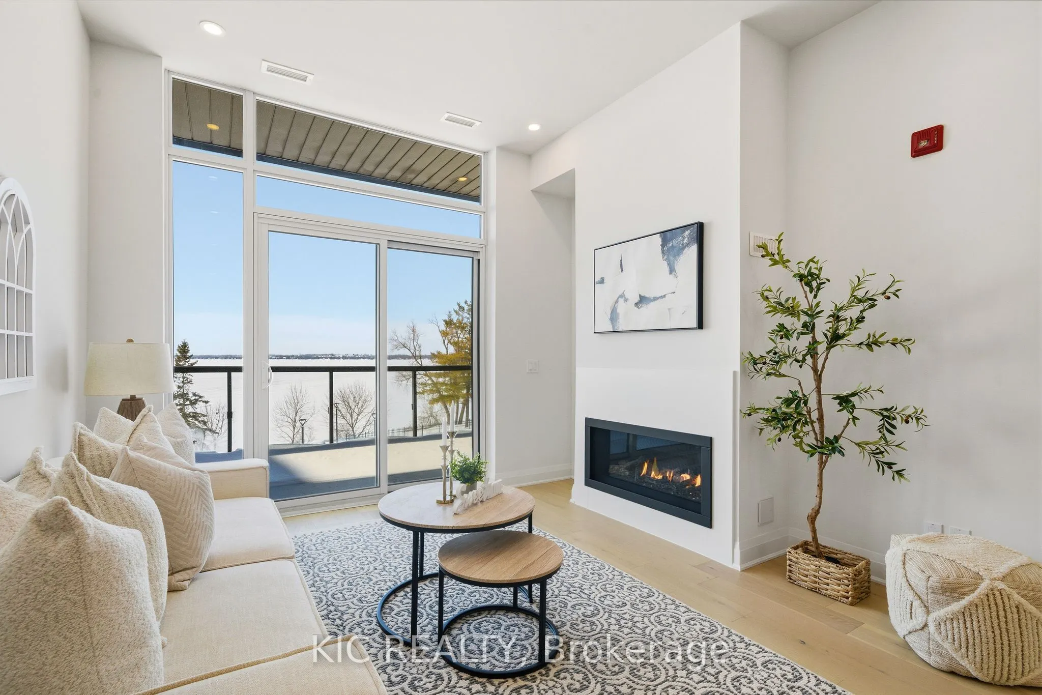 99 Louisa Street #210