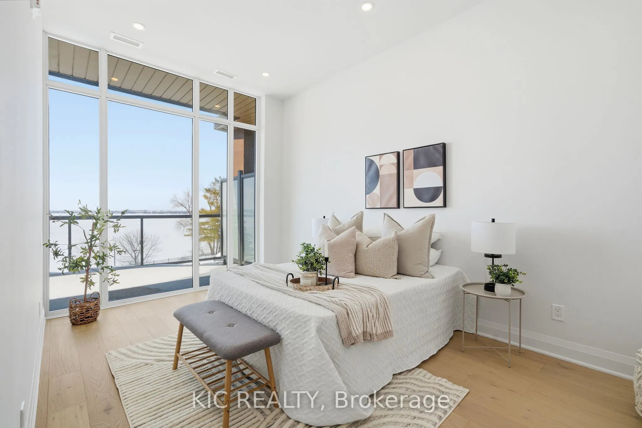 99 Louisa Street #210