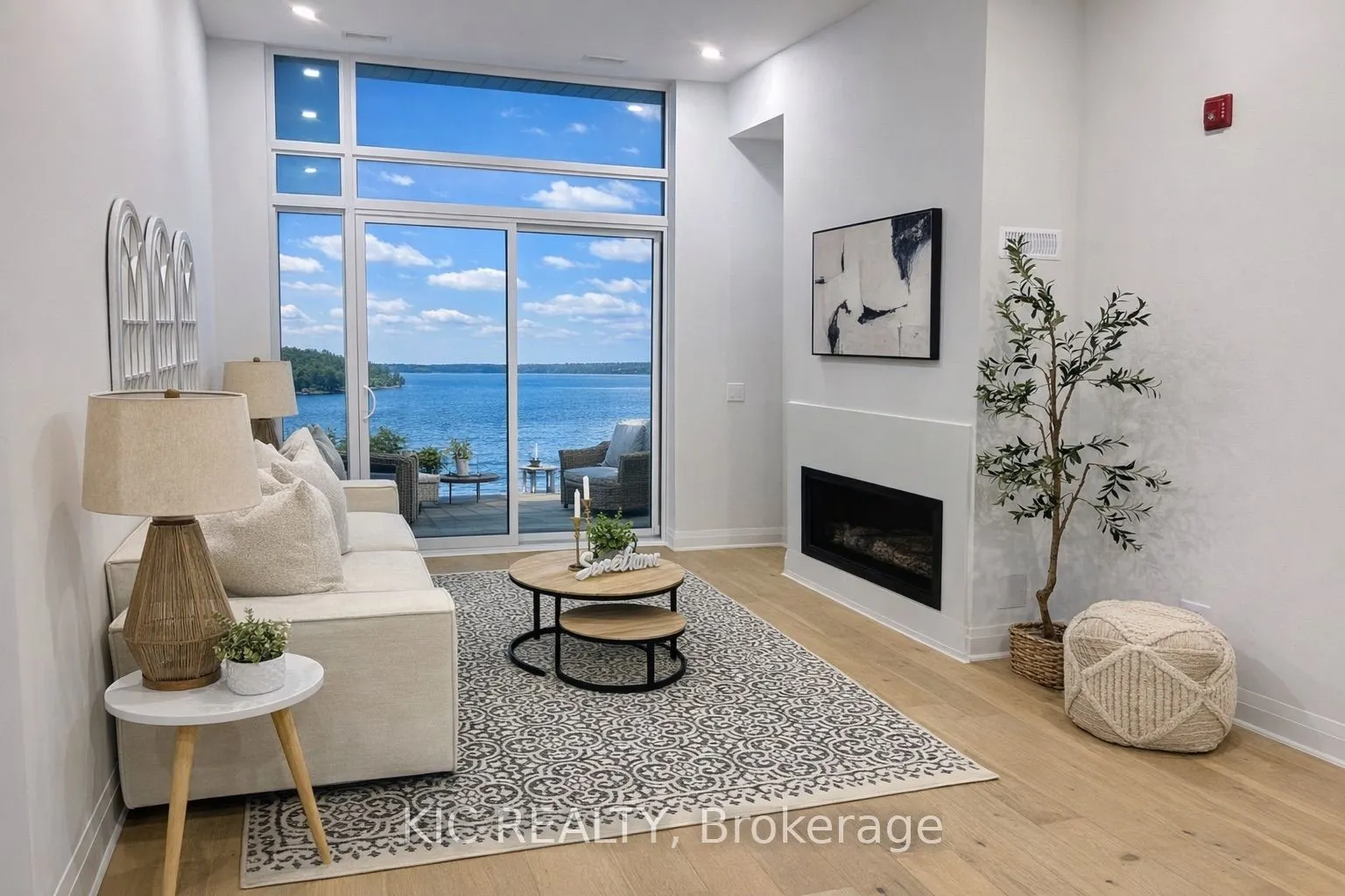 99 Louisa Street #210