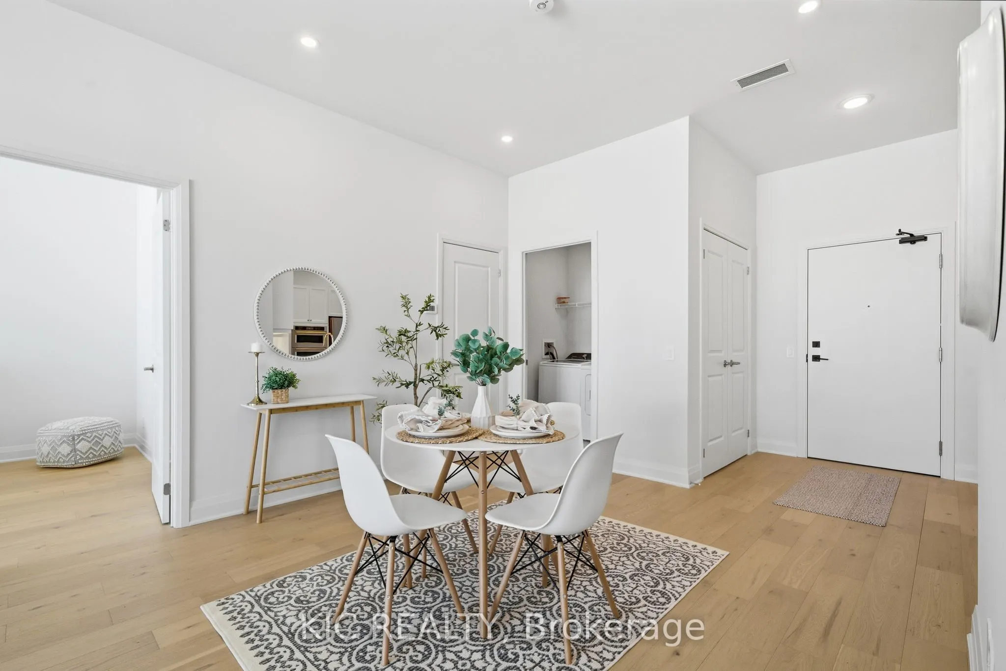 99 Louisa Street #210
