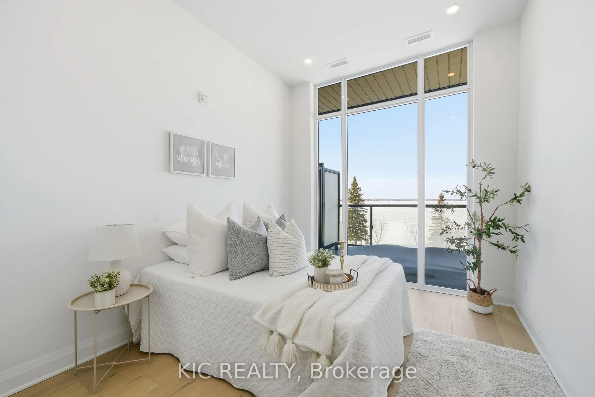 99 Louisa Street #210