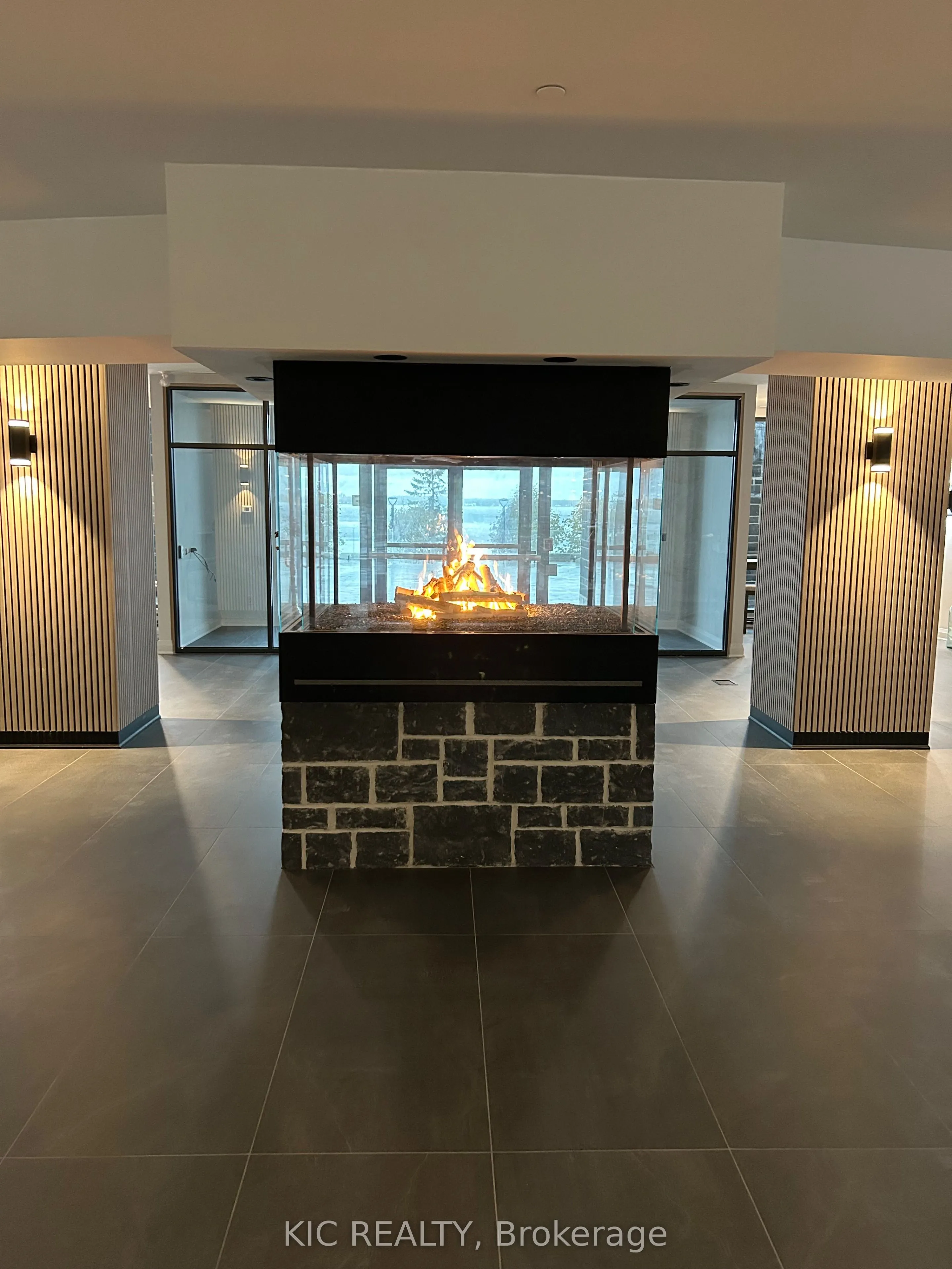 99 Louisa Street #210