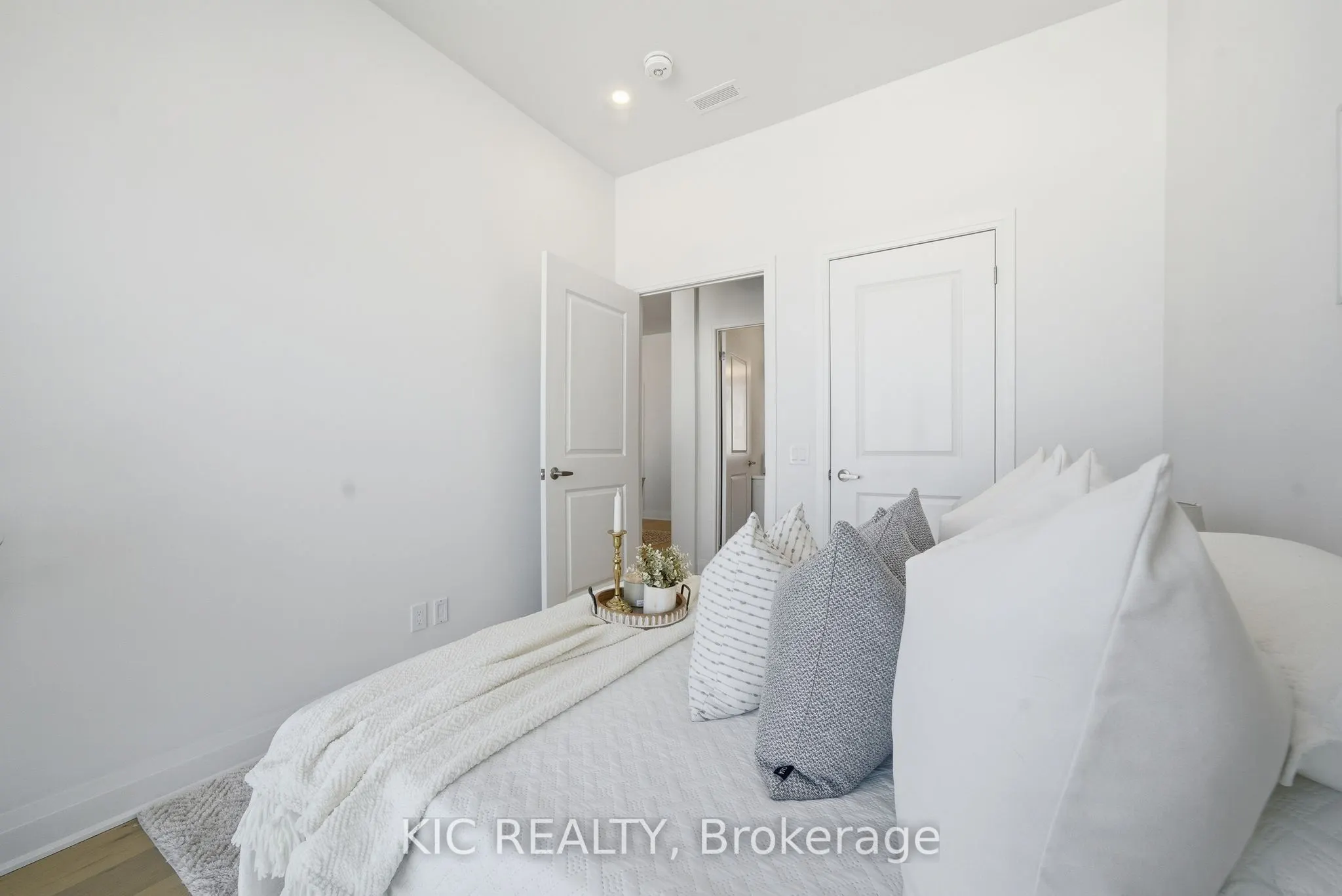 99 Louisa Street #210