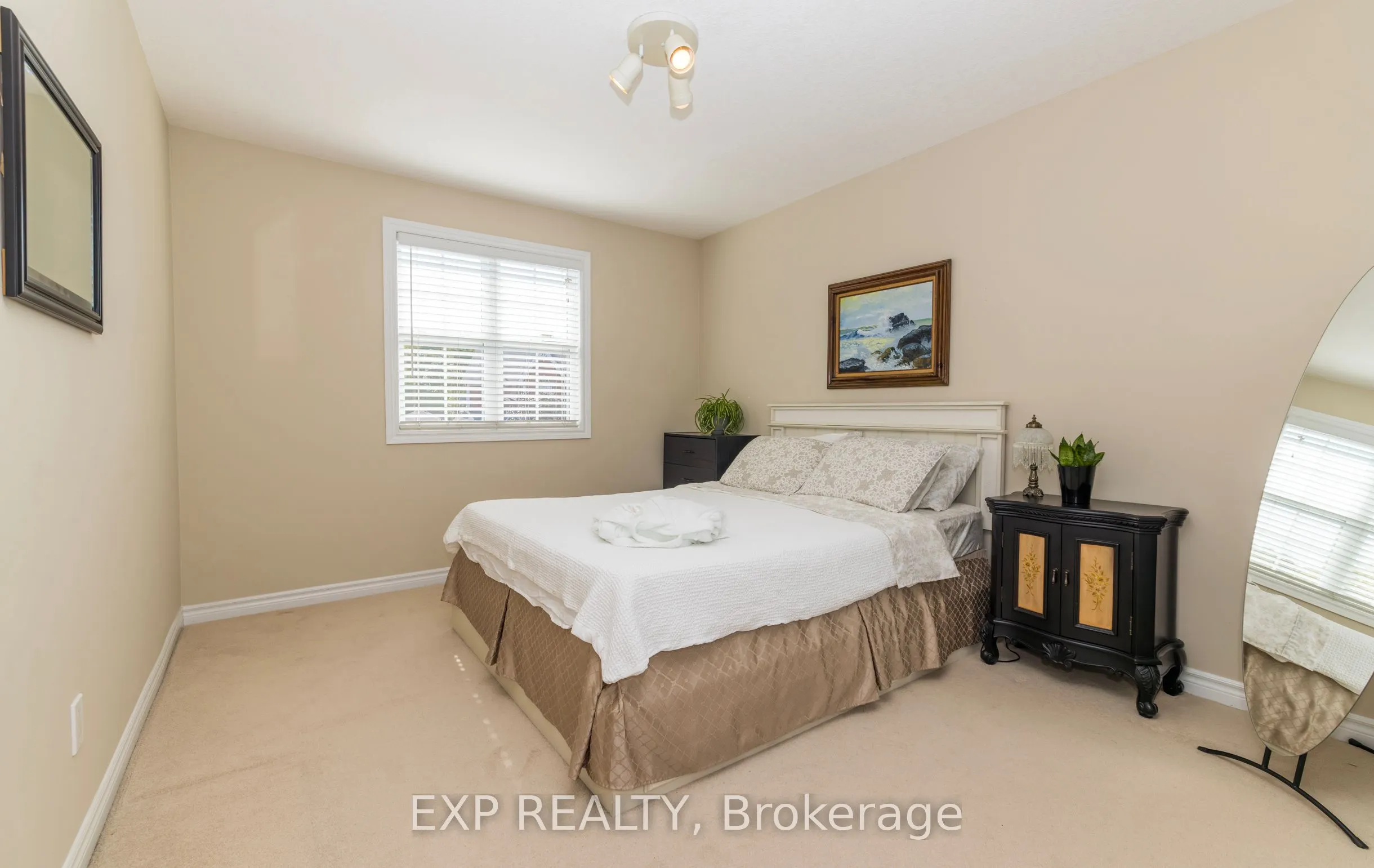 105 Hampson Crescent