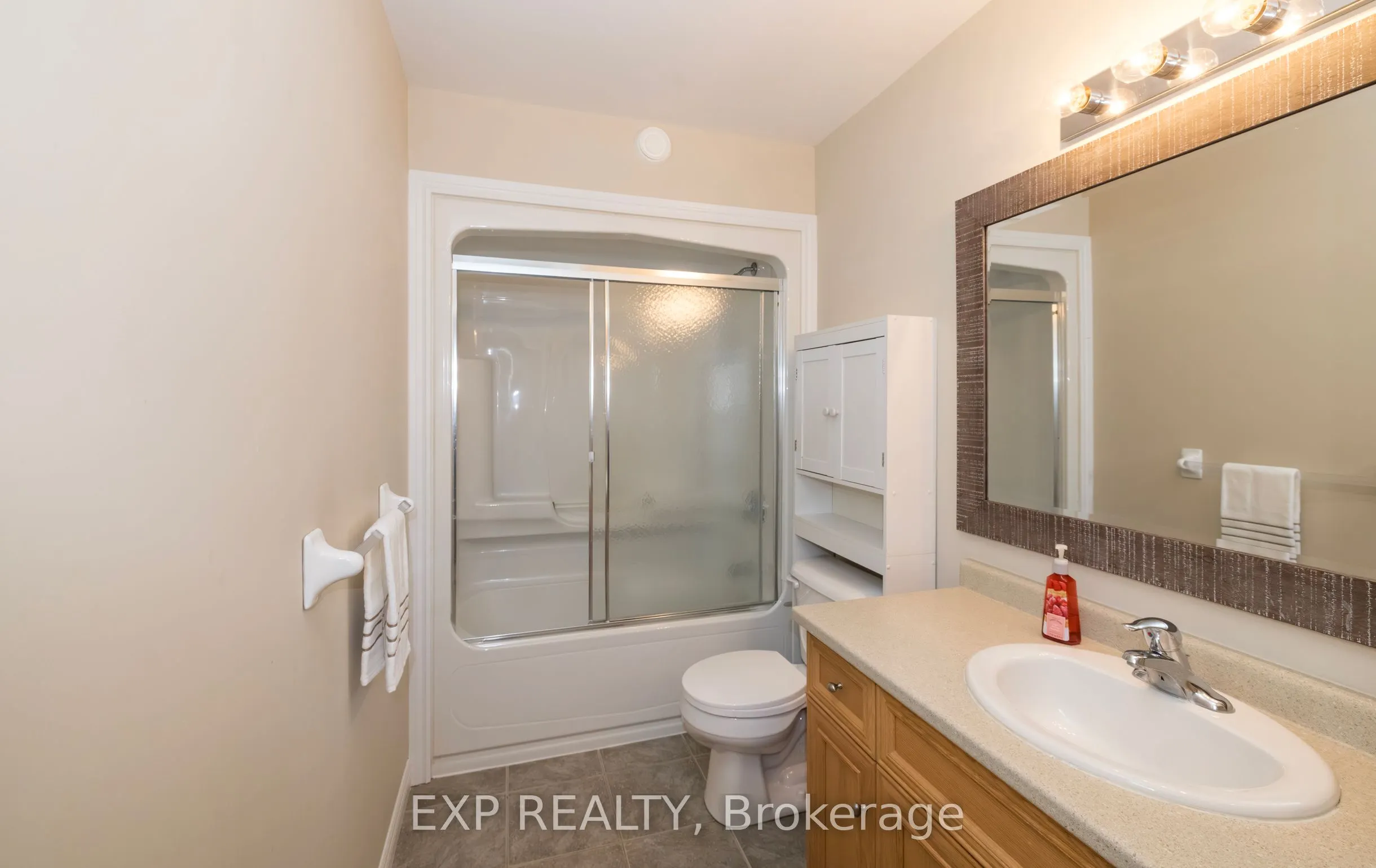 105 Hampson Crescent