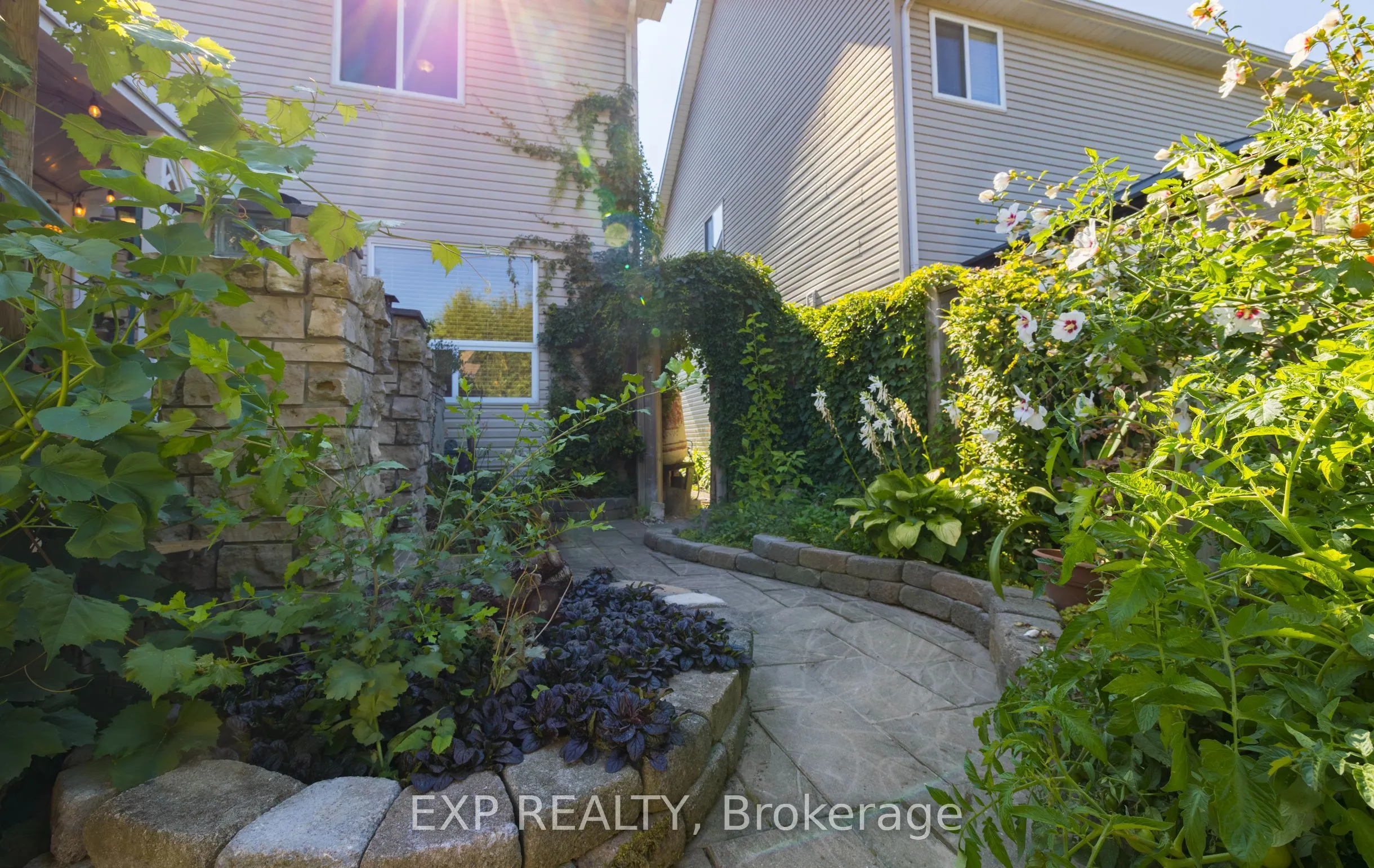 105 Hampson Crescent