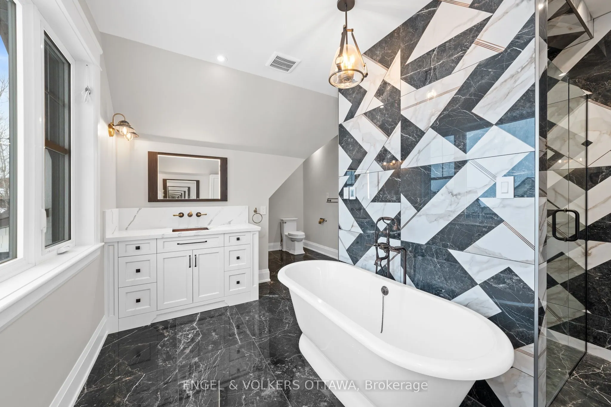 432 Ashbee Court