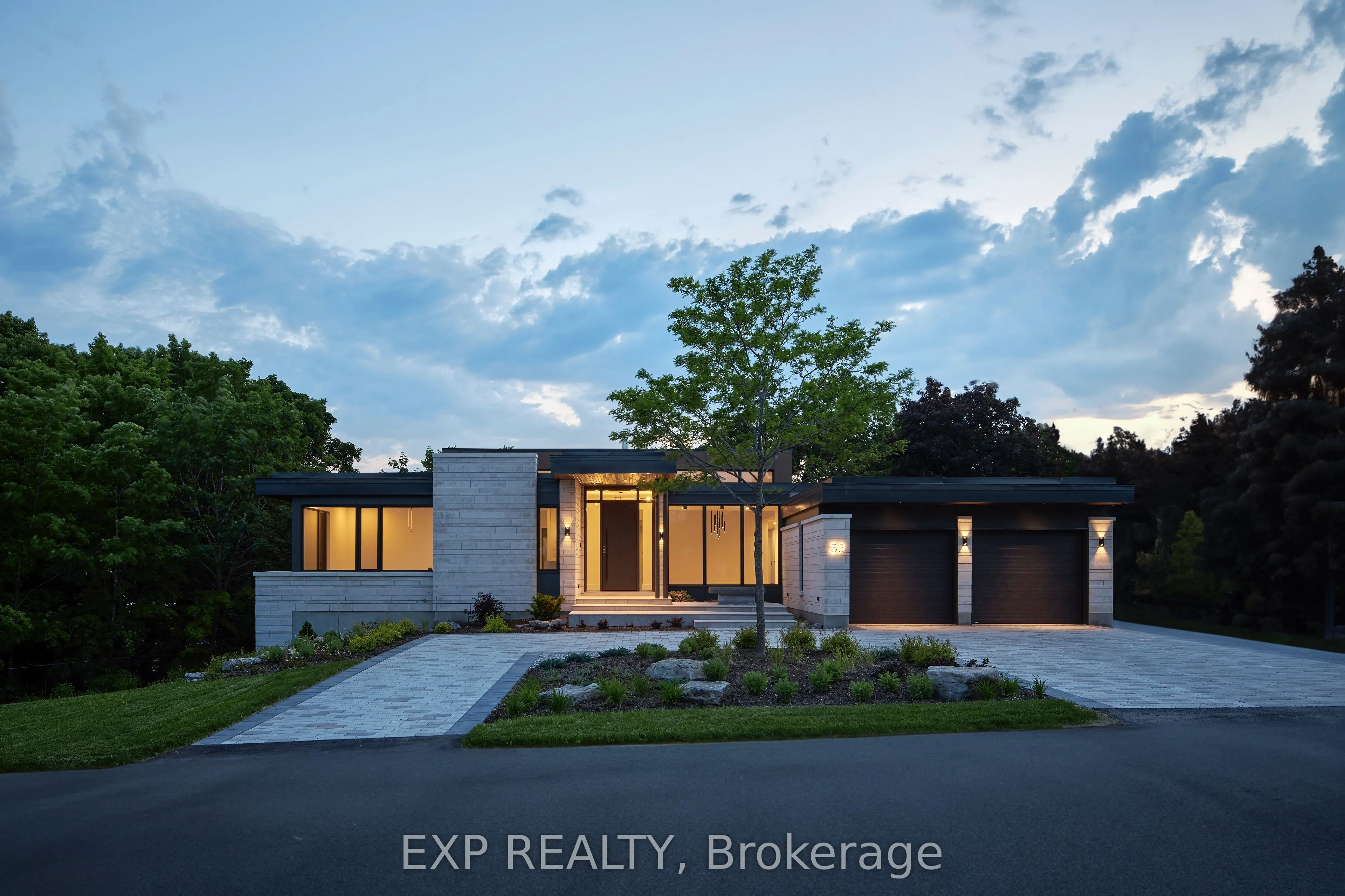 32 CLOVELLY Road