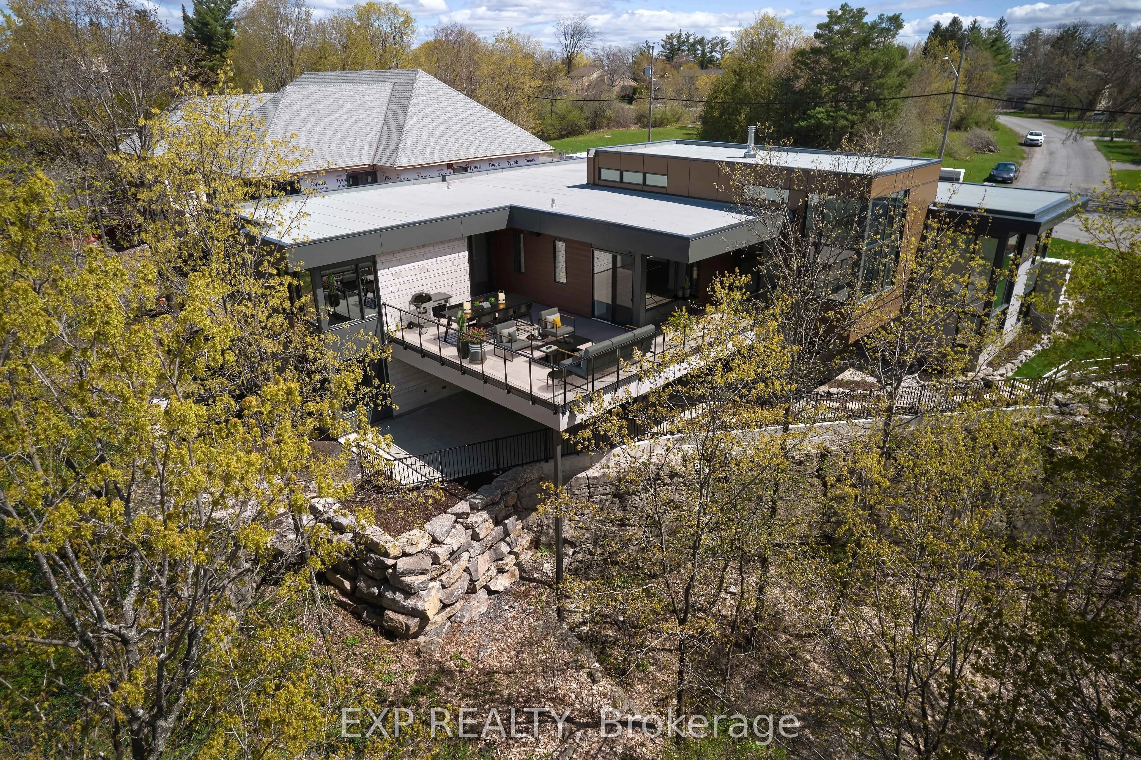 32 CLOVELLY Road
