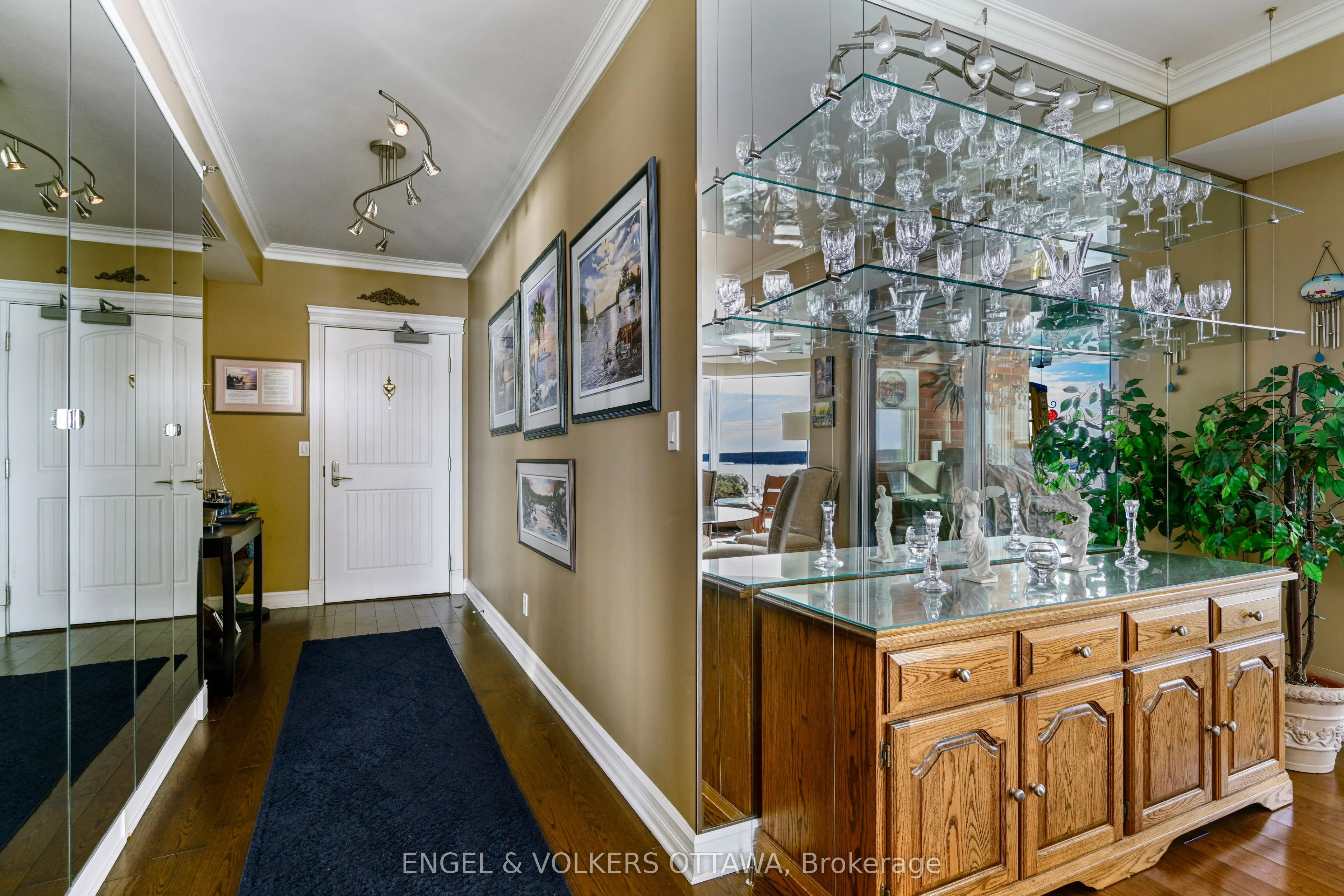 15 St Andrew Street #1802