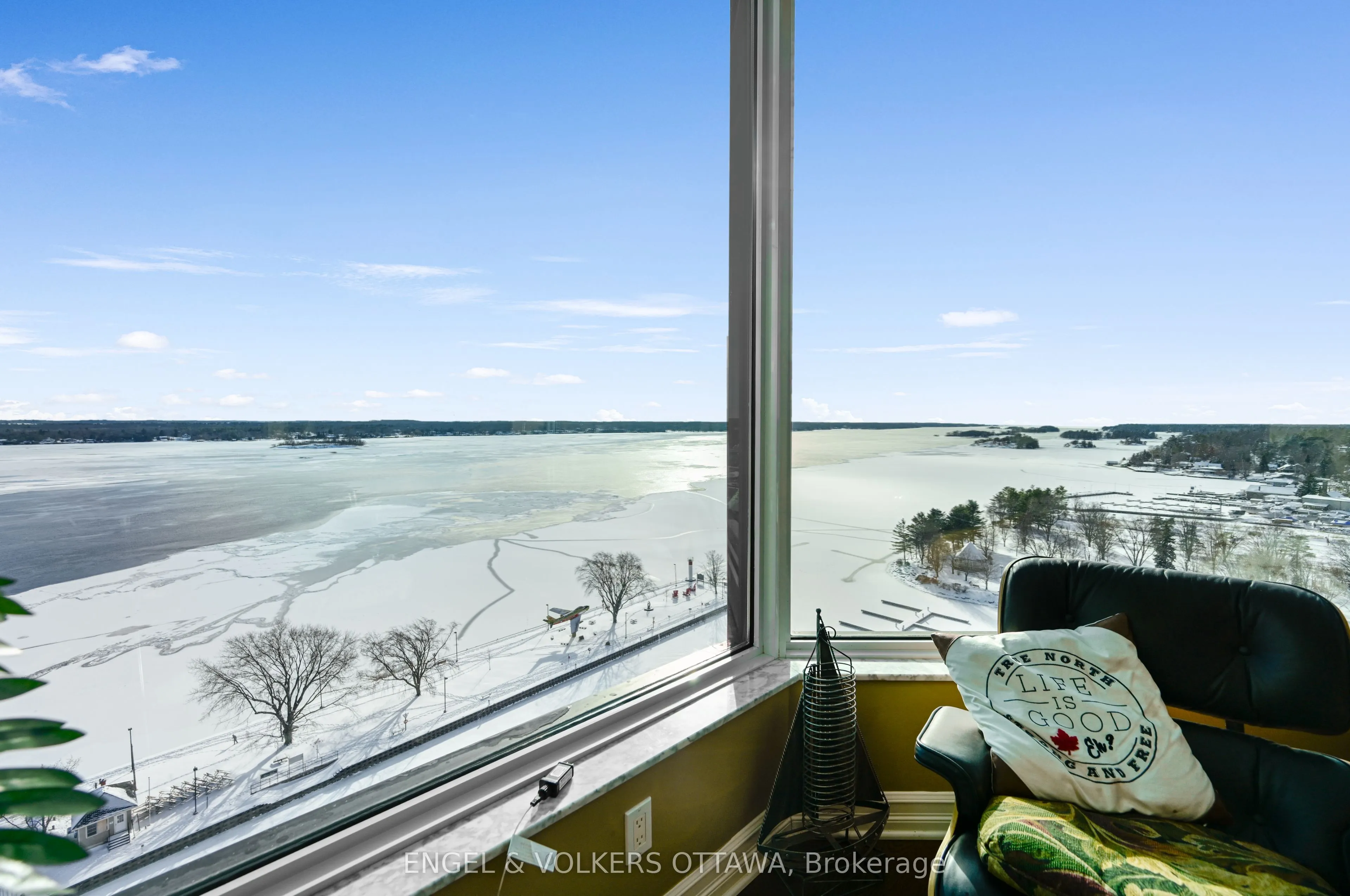 15 St Andrew Street #1802