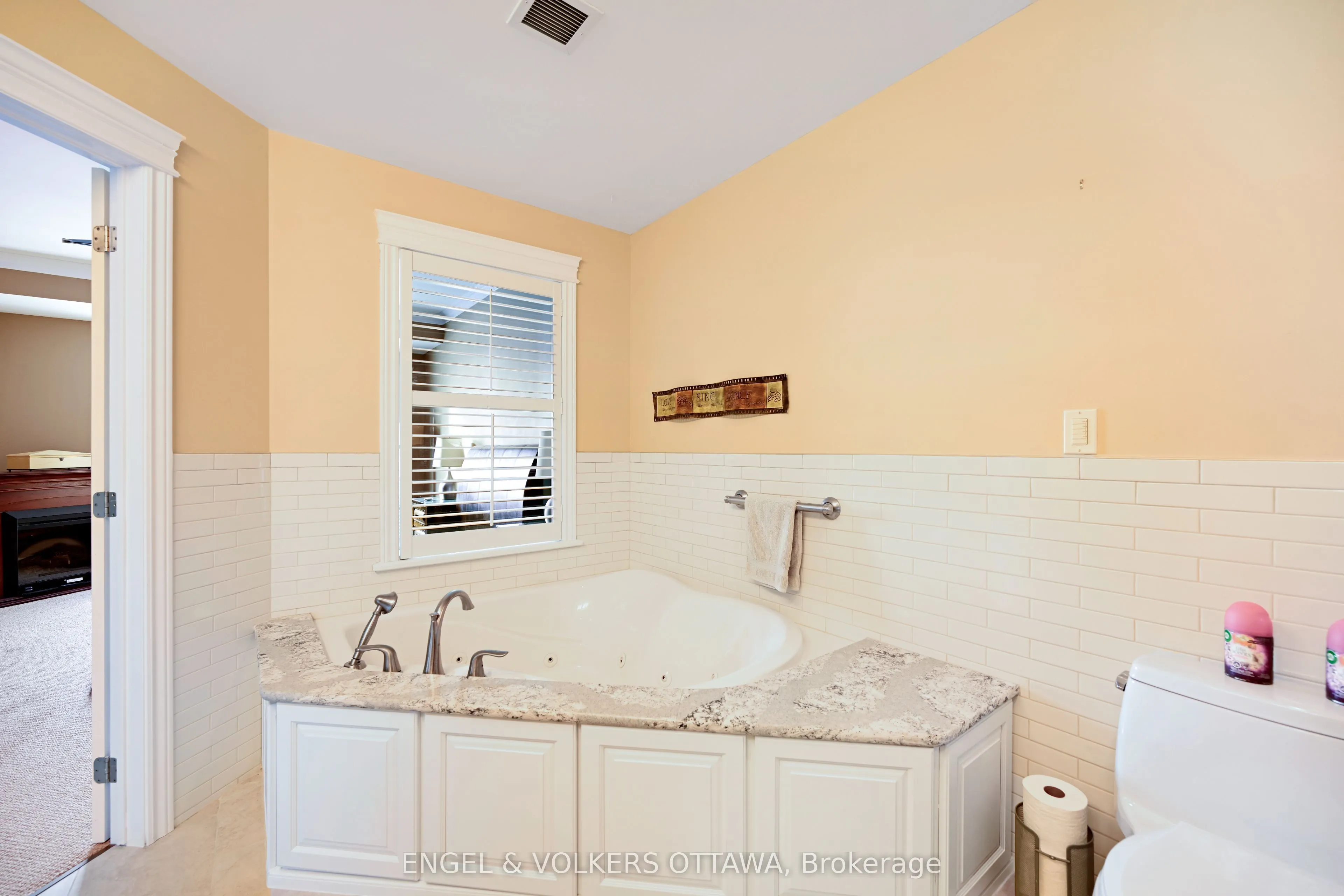 15 St Andrew Street #1802