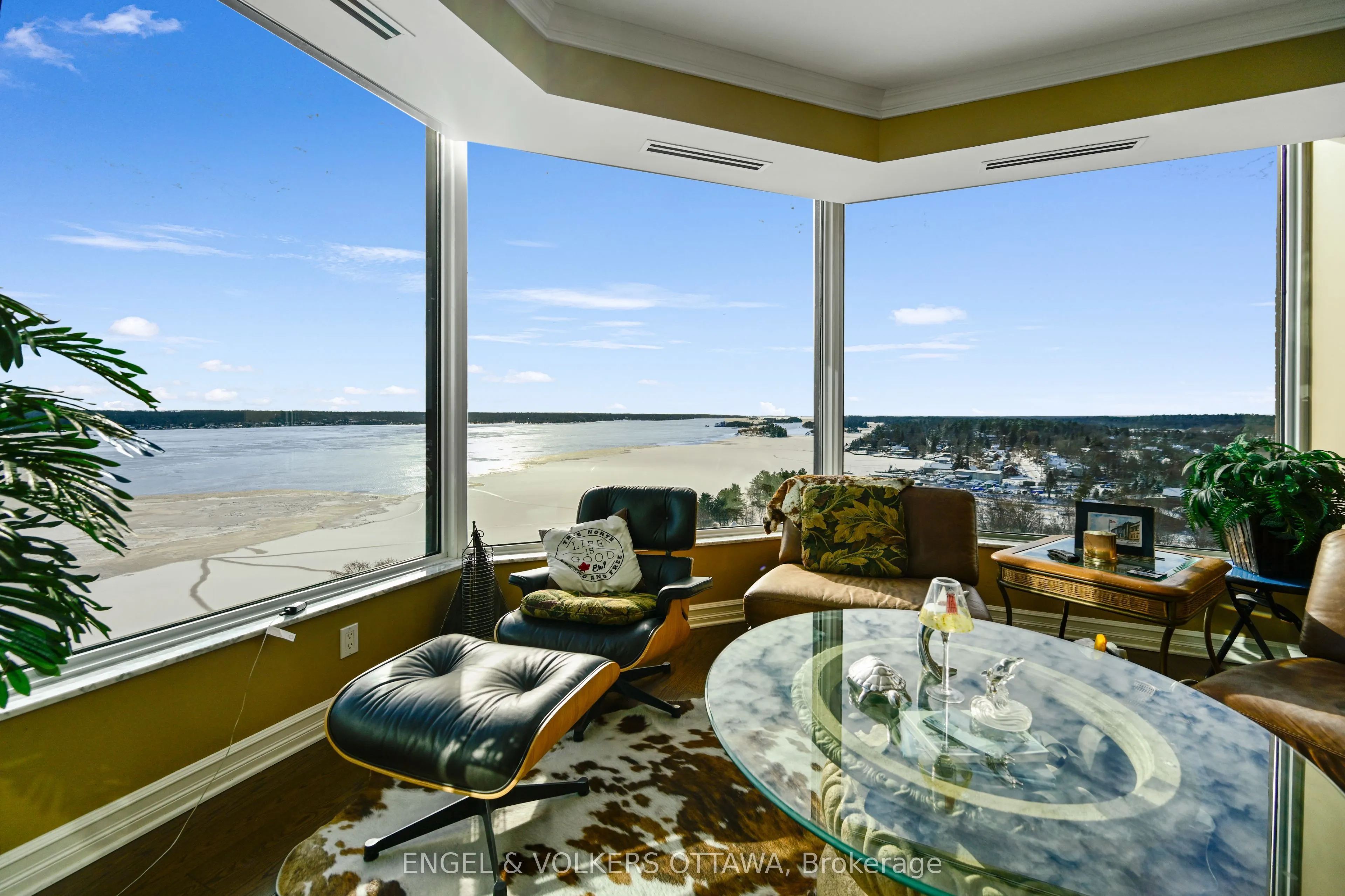 15 St Andrew Street #1802