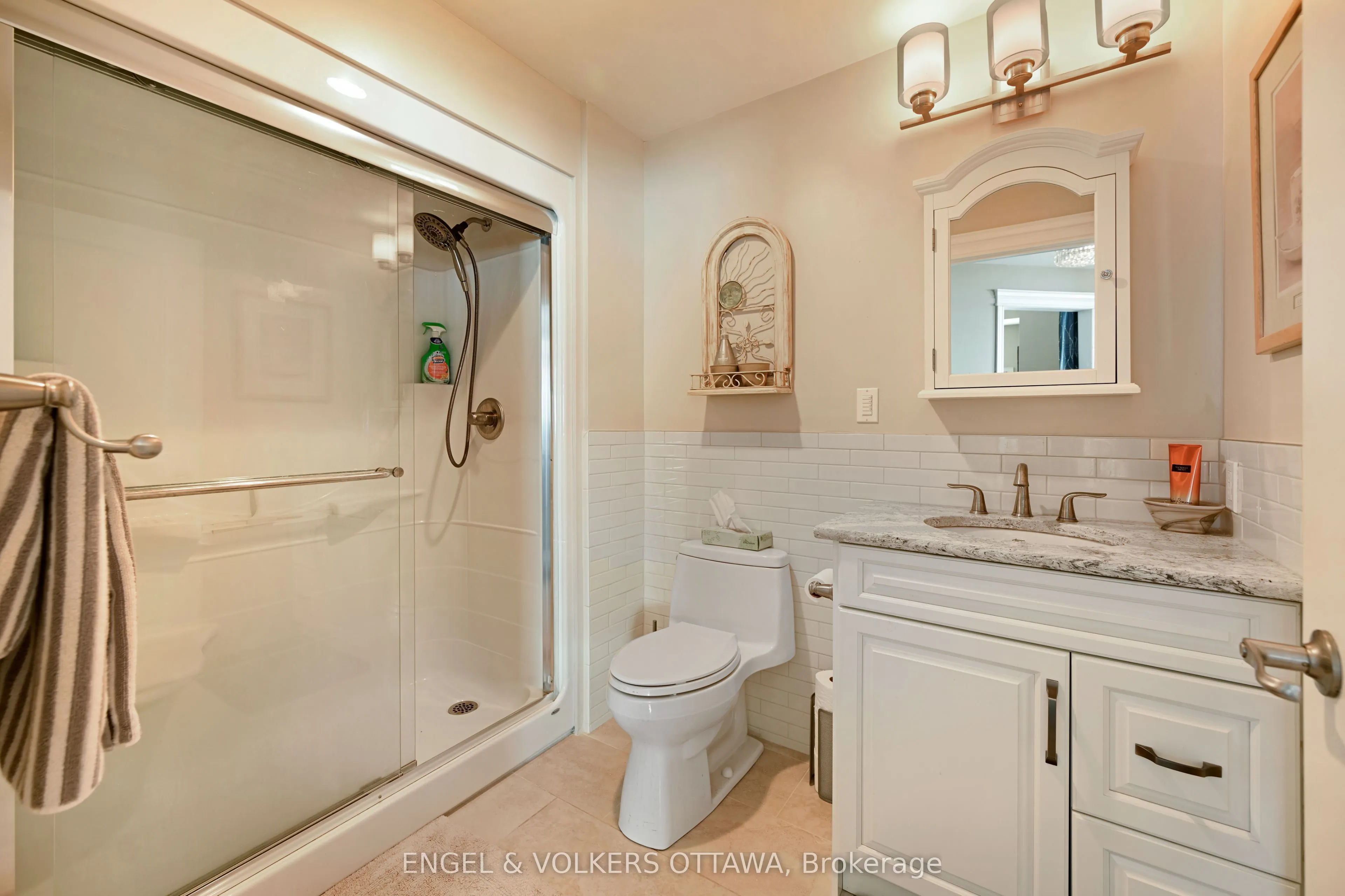 15 St Andrew Street #1802