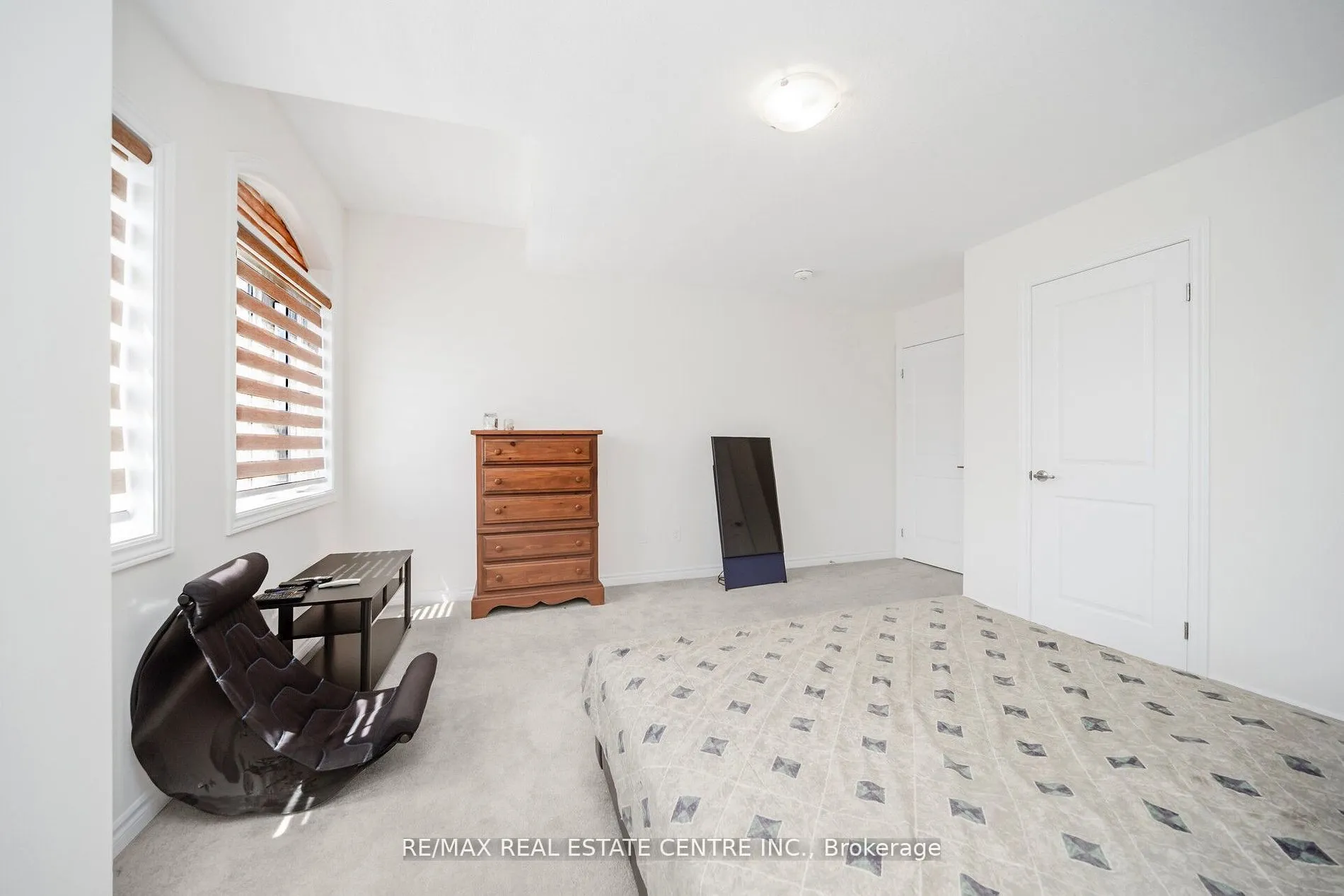 16 Flagg Avenue