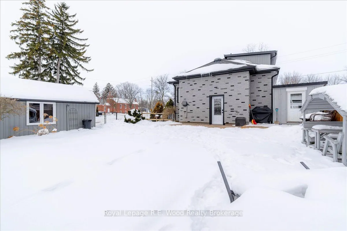 35 Church Street E