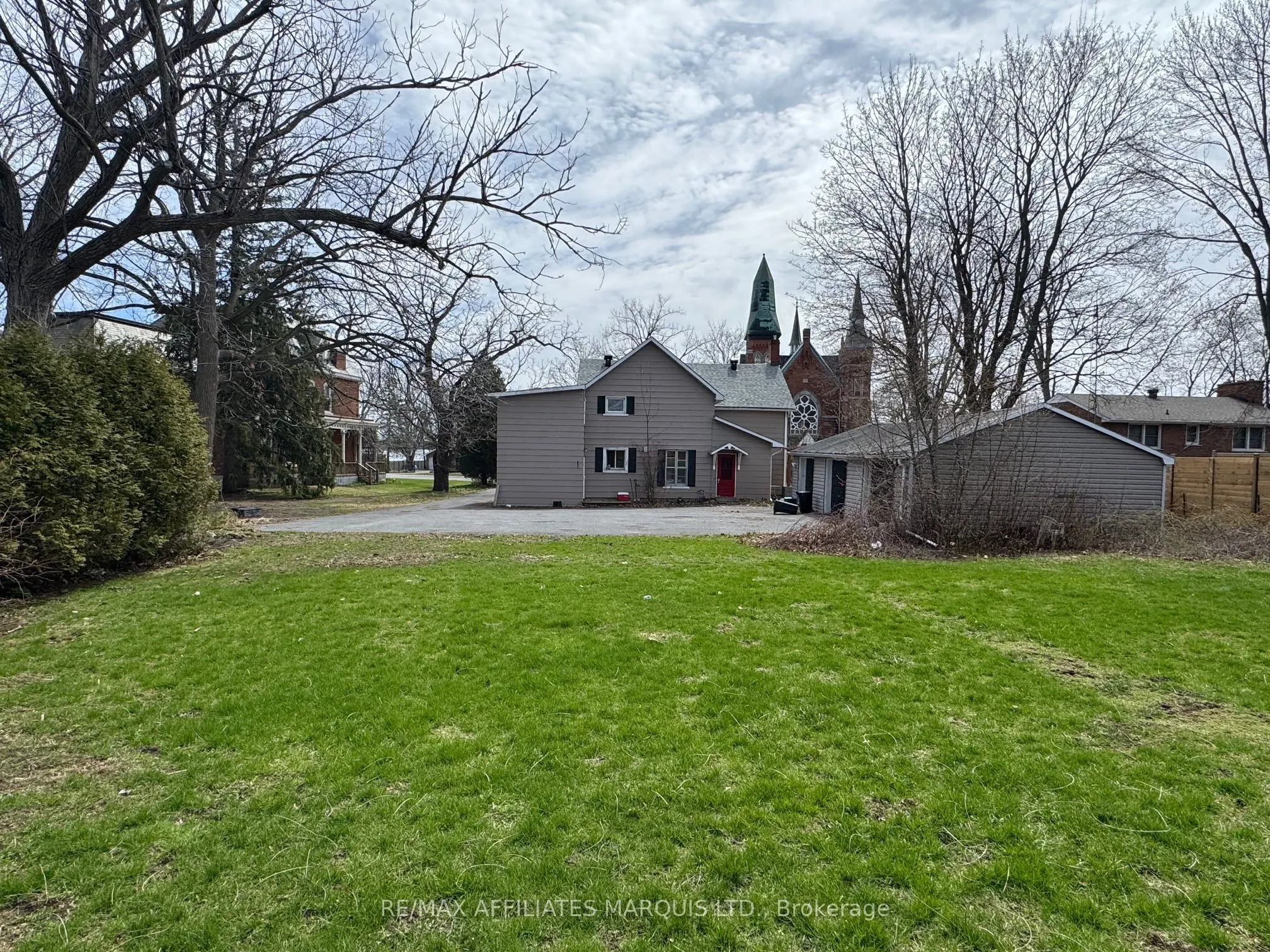 16 Lakeshore Drive