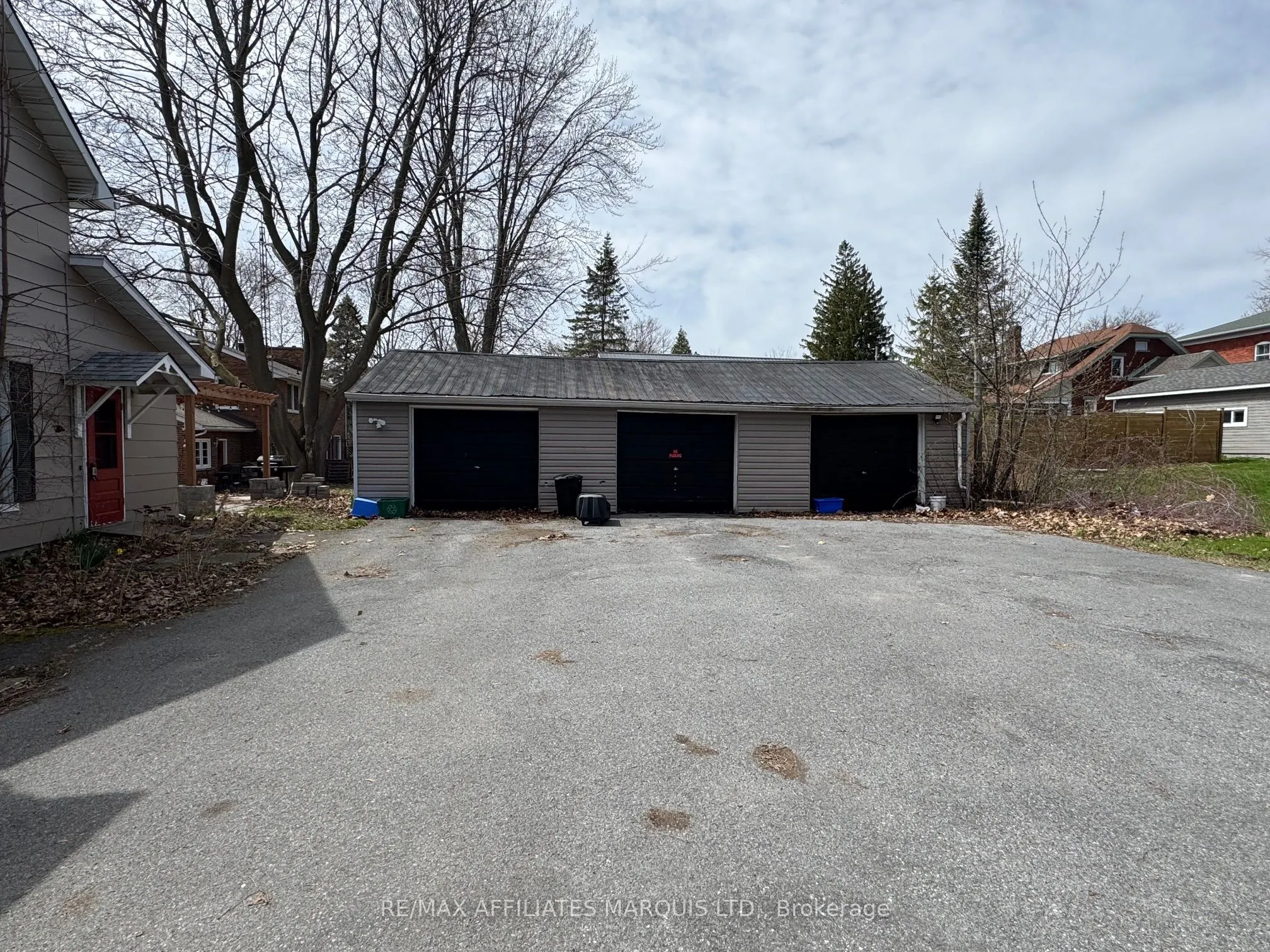 16 Lakeshore Drive