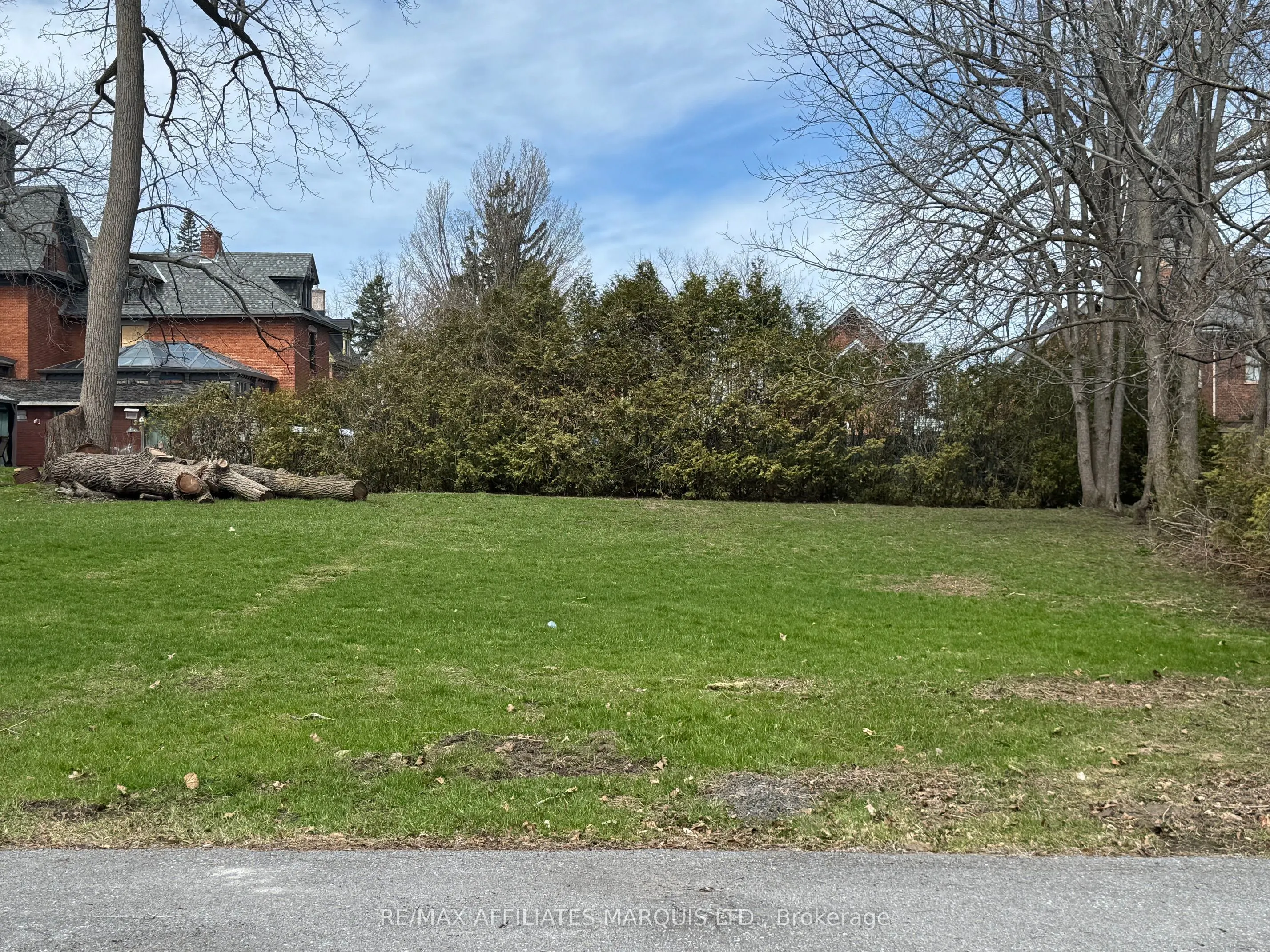 16 Lakeshore Drive