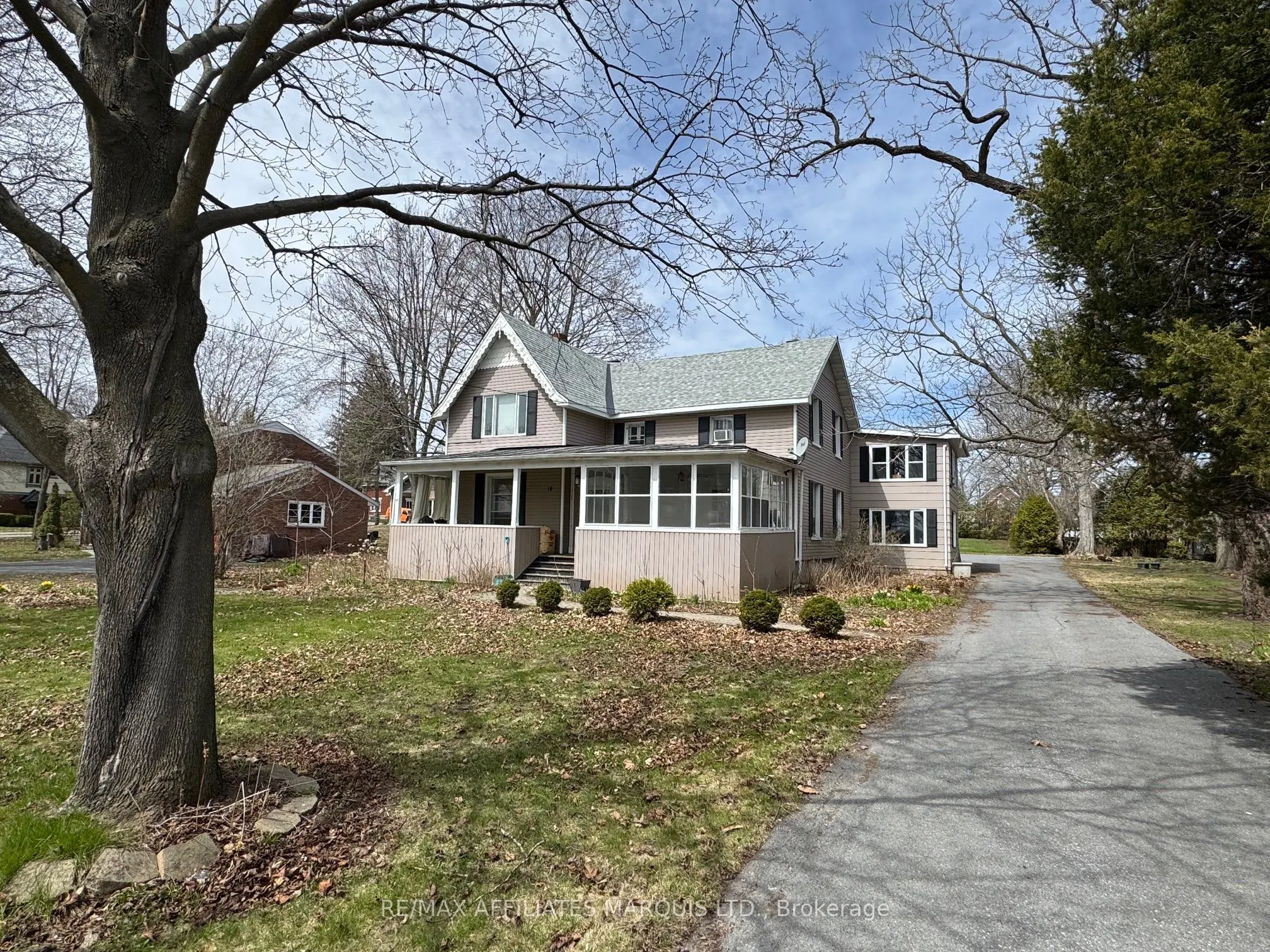 16 Lakeshore Drive