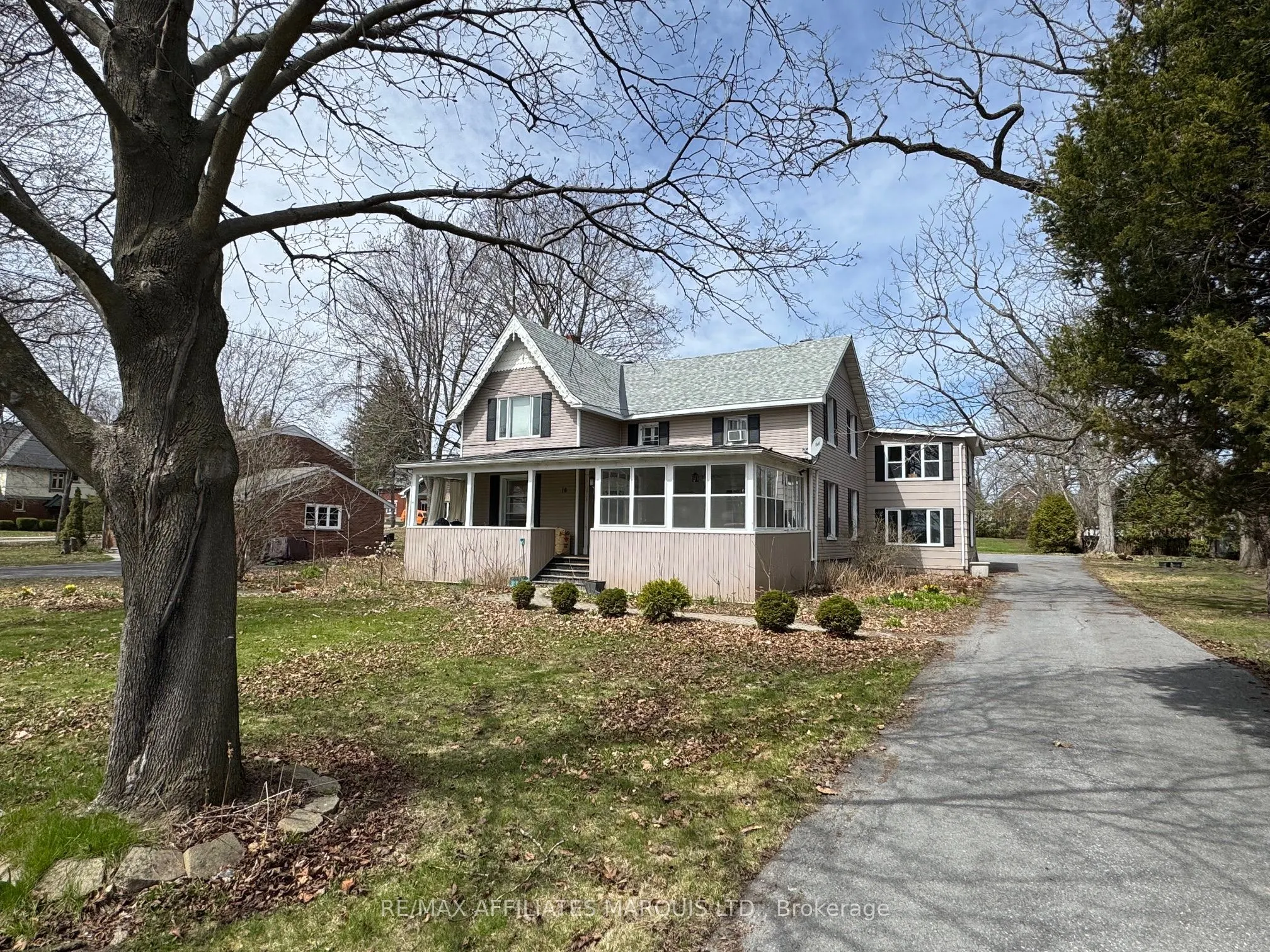 16 Lakeshore Drive
