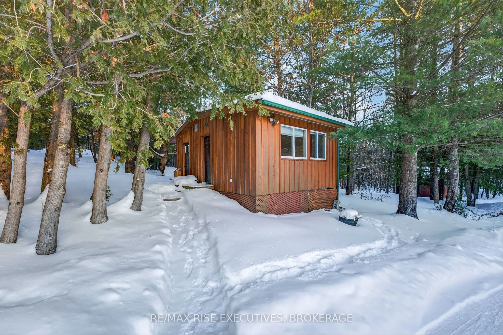 1093B Two Loon Lane