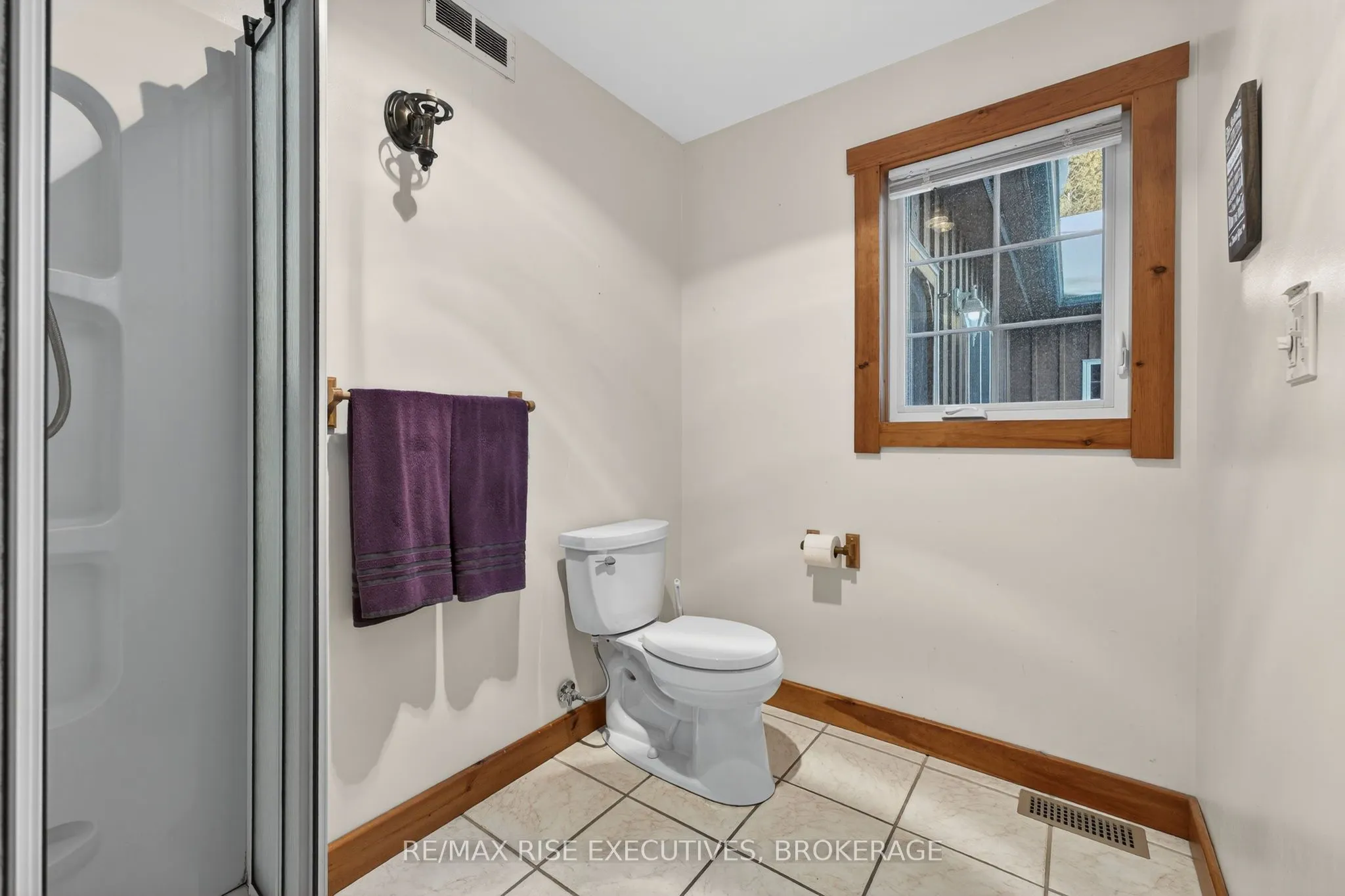 1093B Two Loon Lane