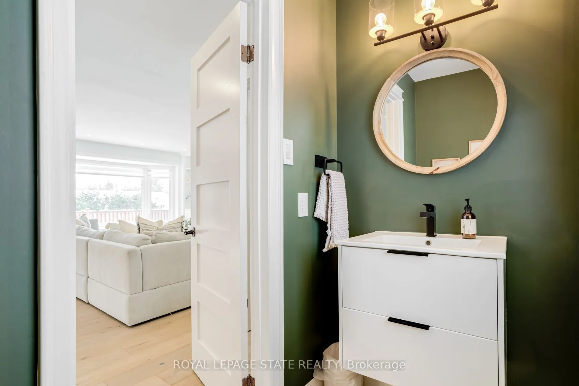 7 Carl Crescent