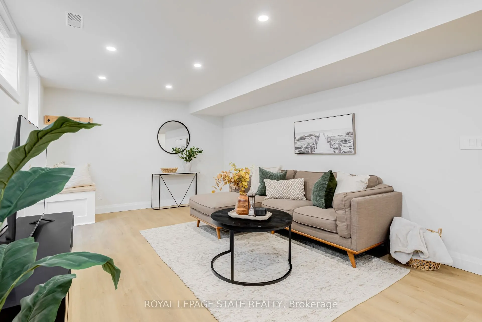 7 Carl Crescent