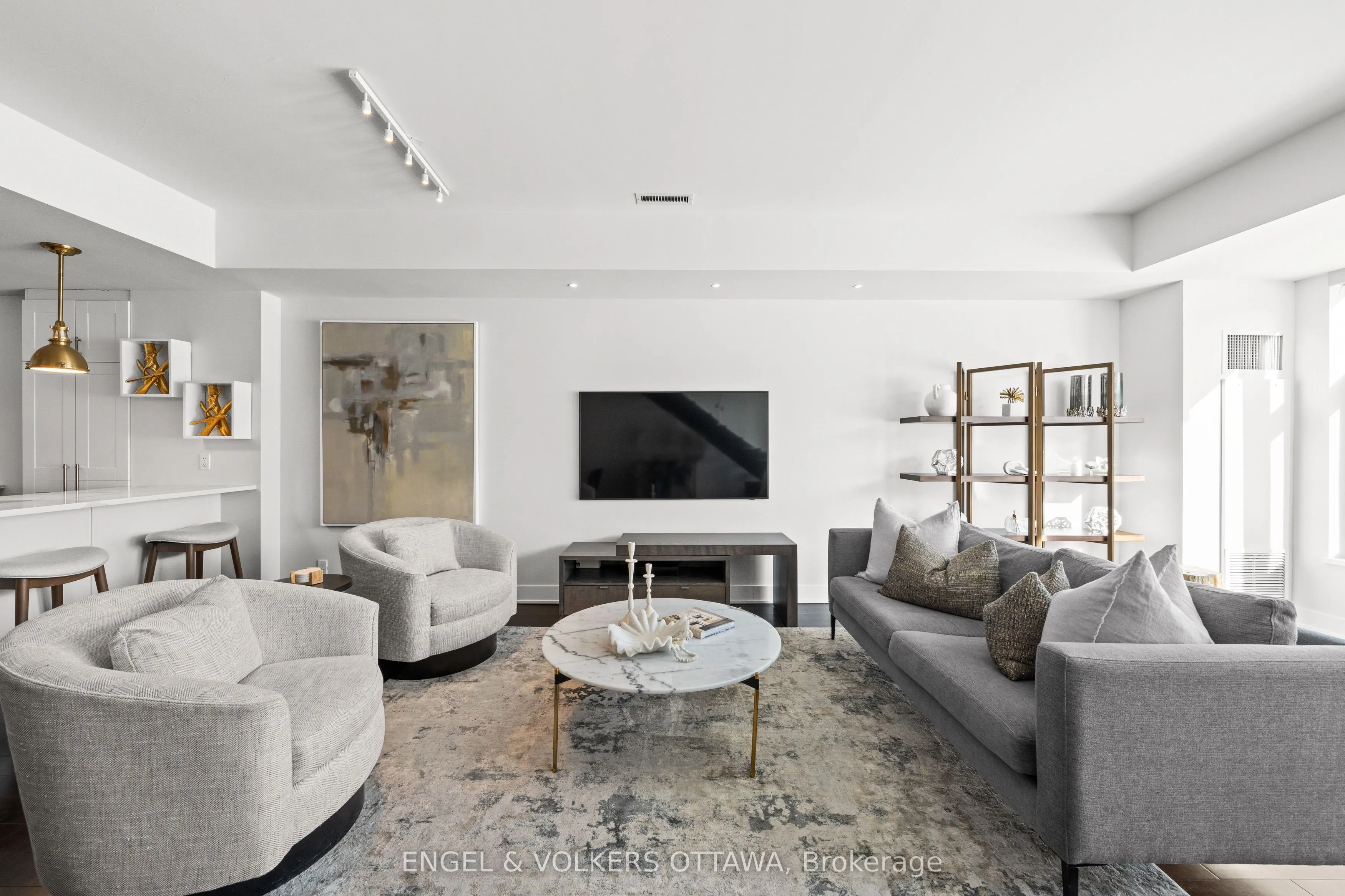 1035 Bank Street #110