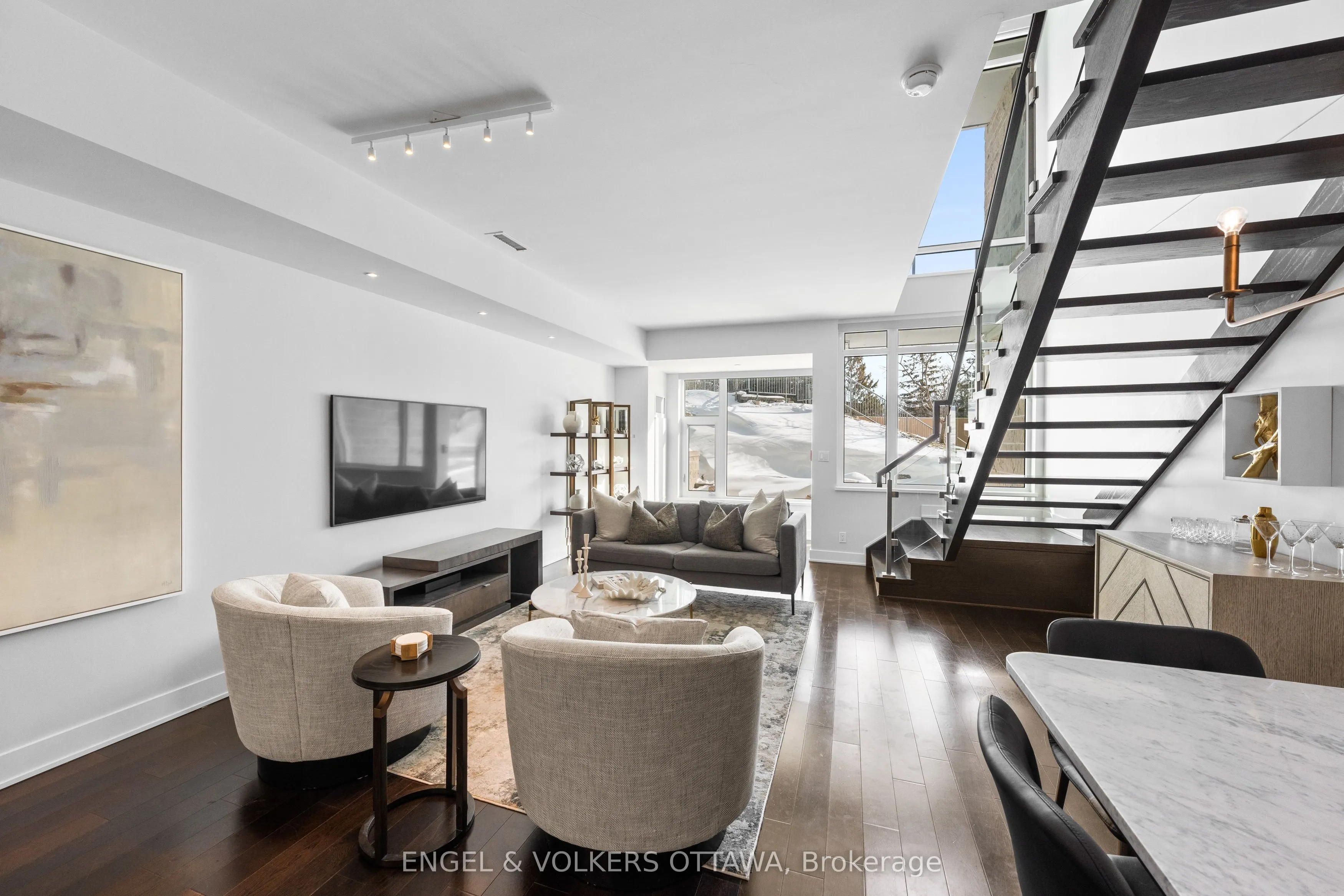 1035 Bank Street #110