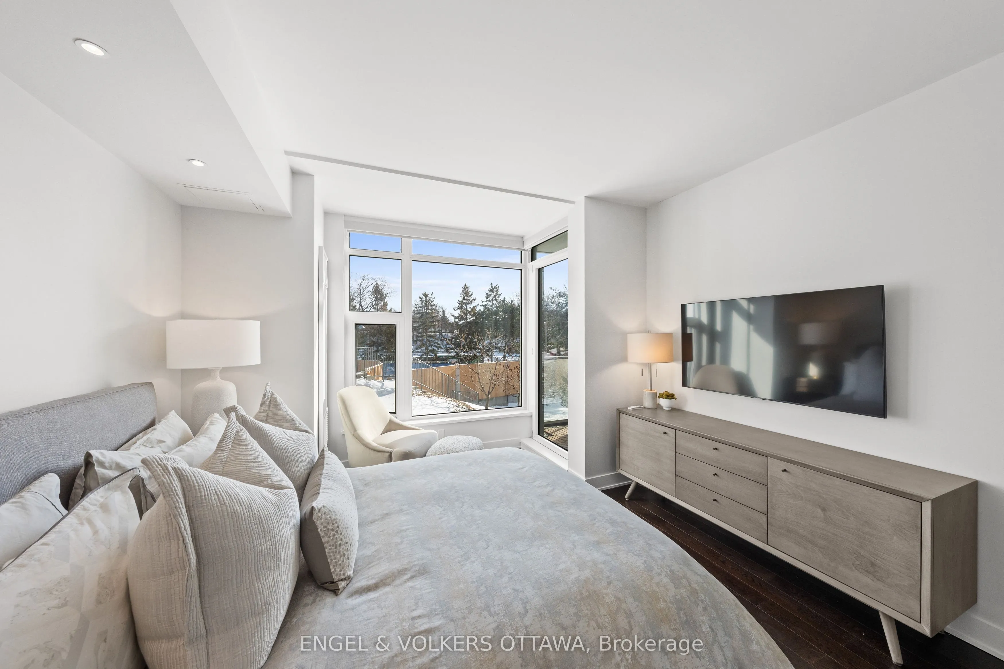 1035 Bank Street #110