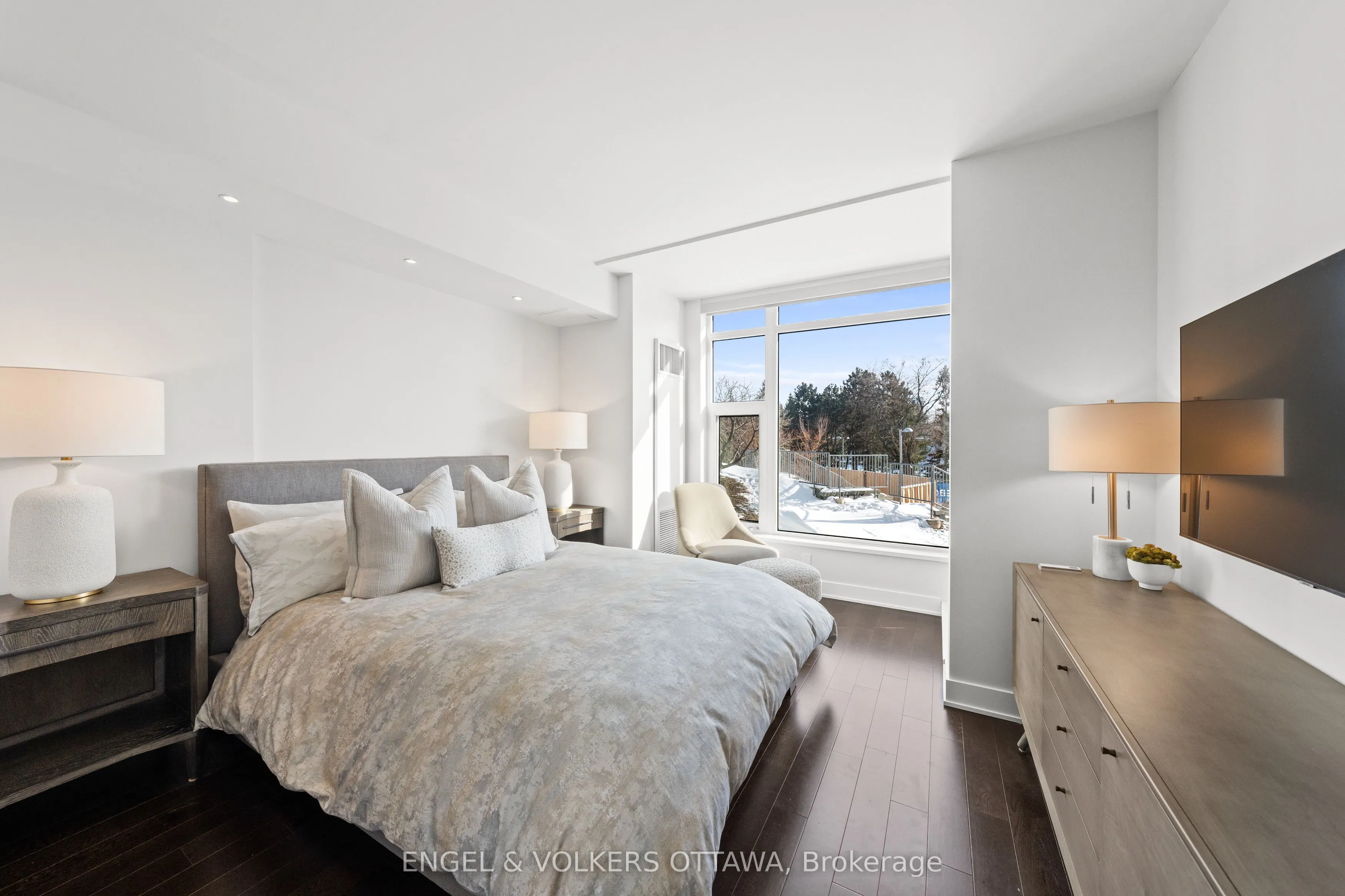1035 Bank Street #110