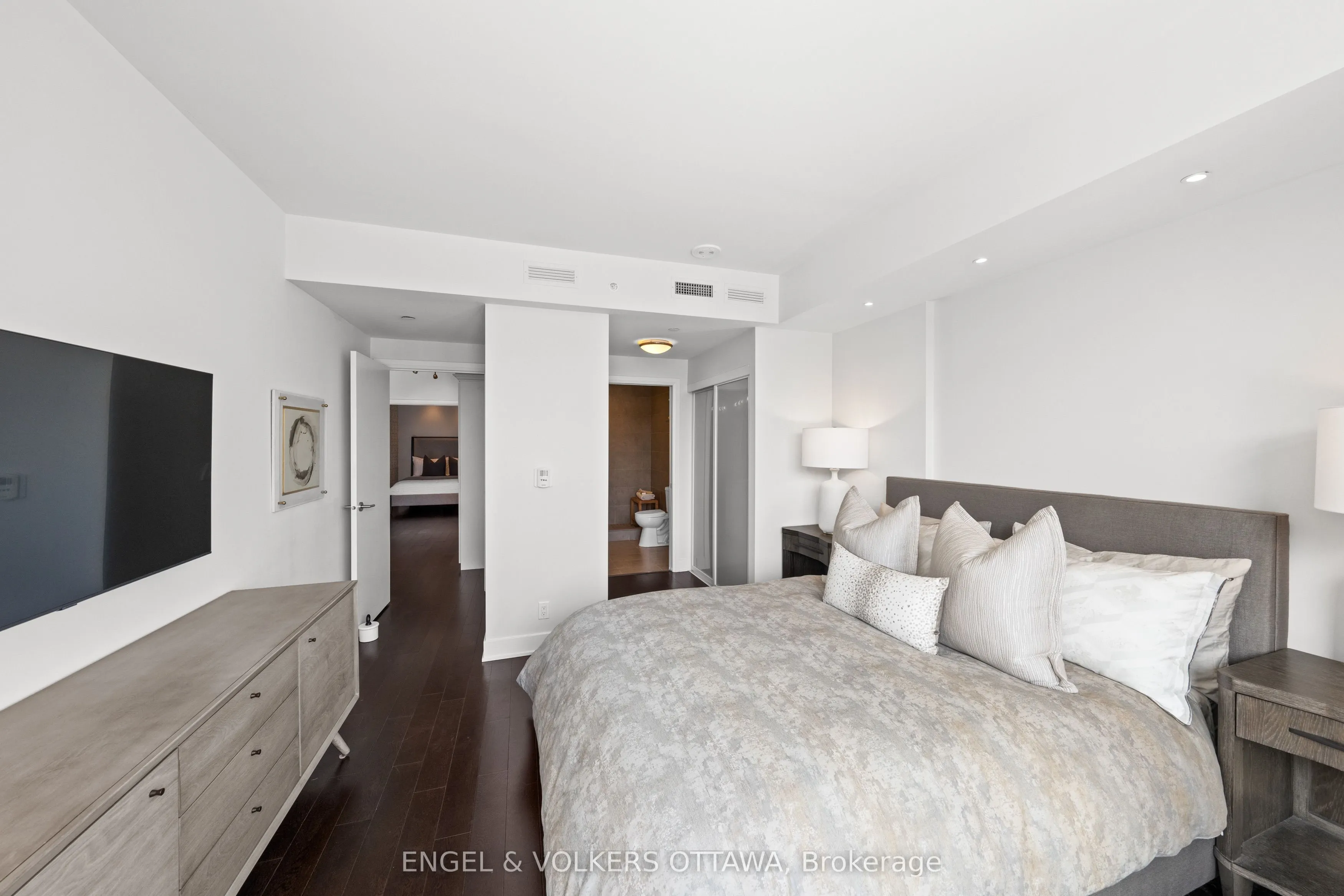 1035 Bank Street #110