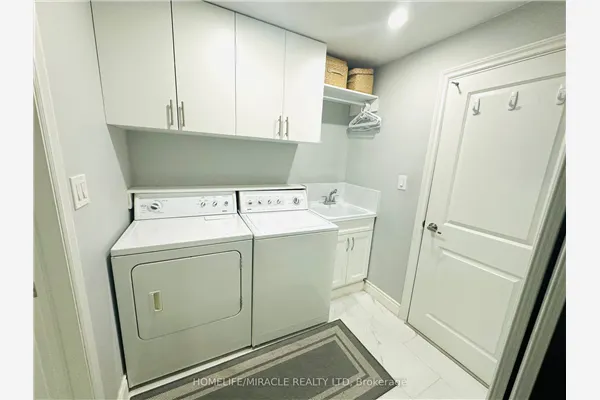 28 Peachwood Crescent