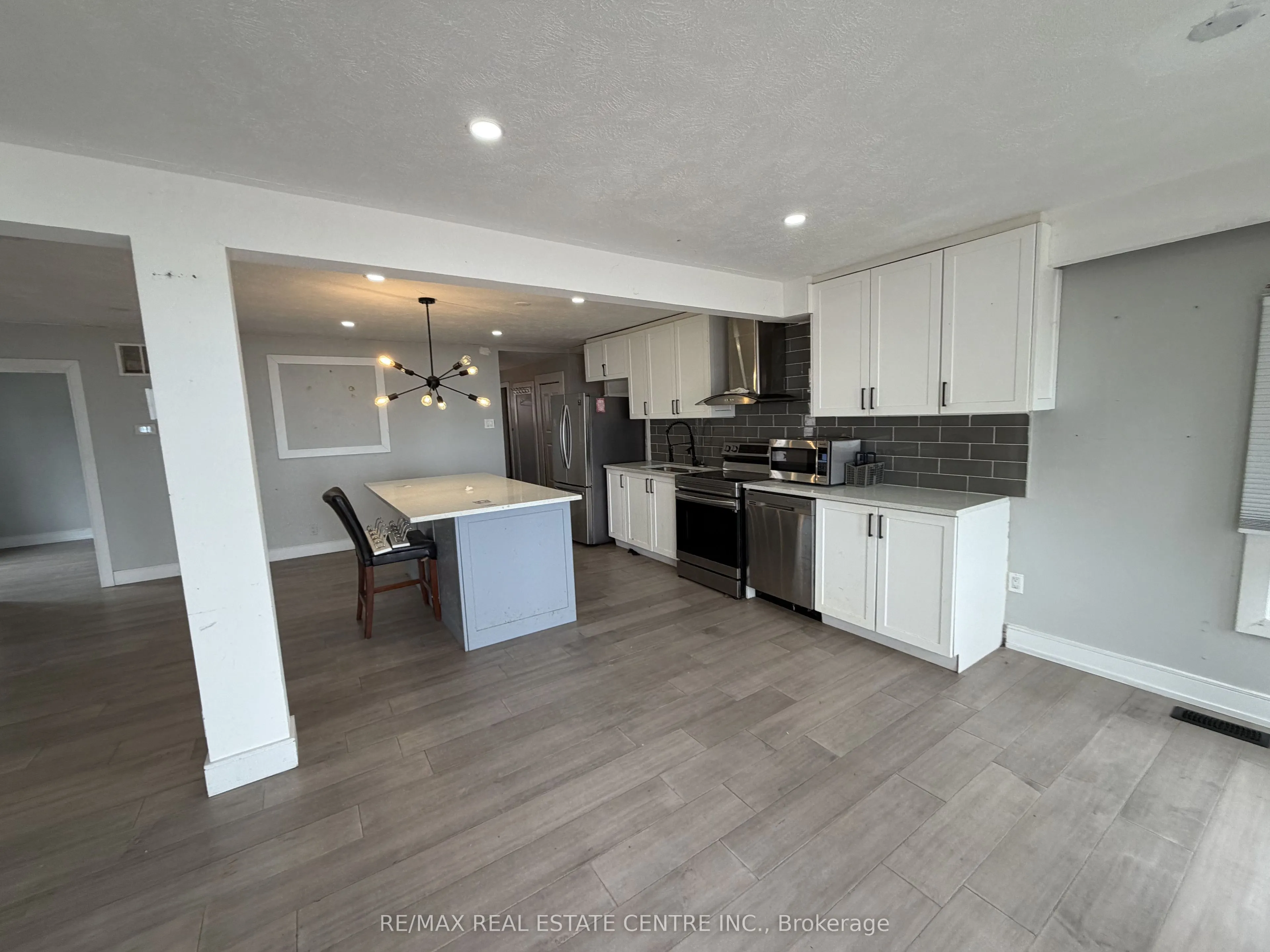 35 Lakeside Avenue