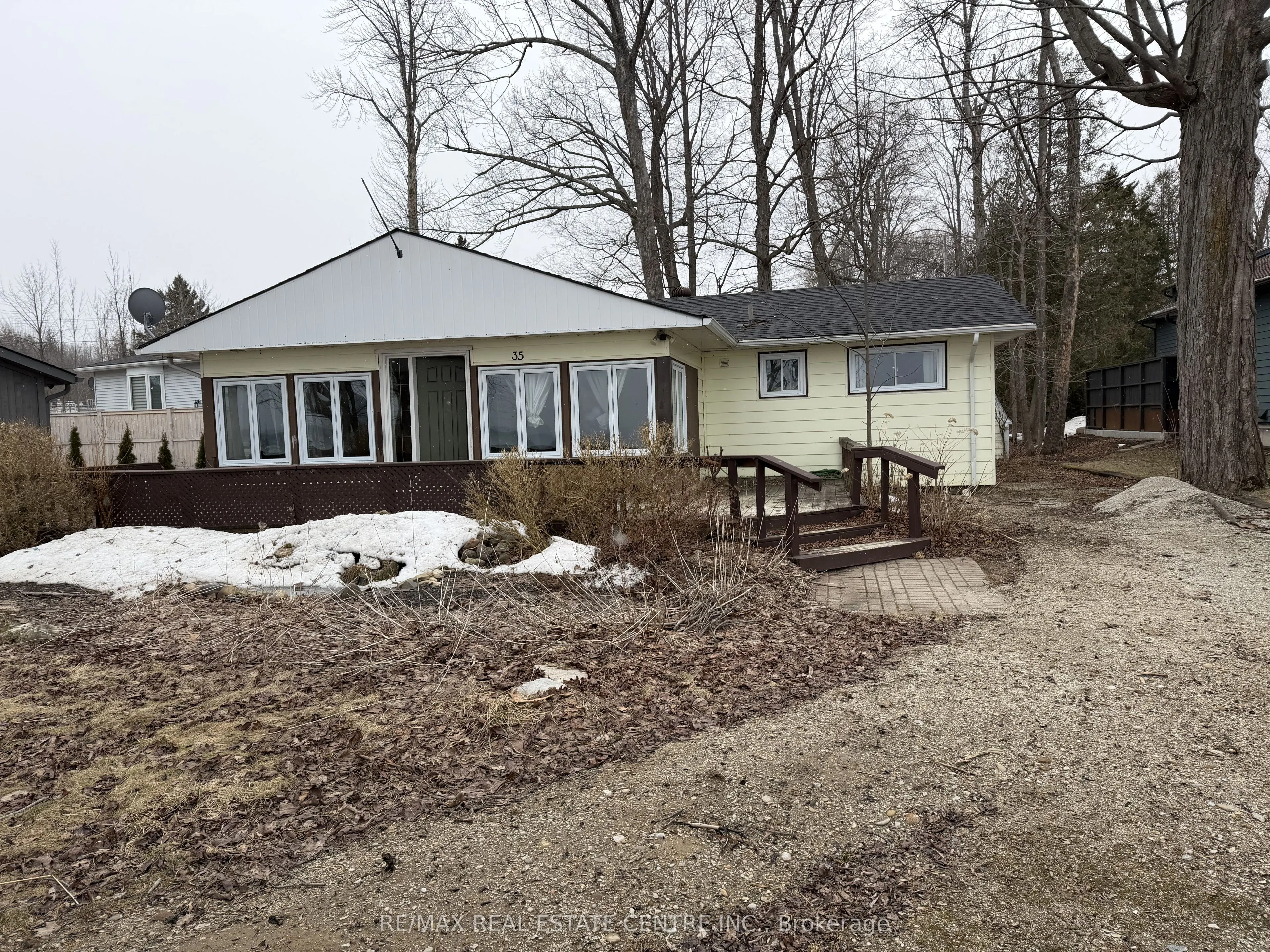 35 Lakeside Avenue