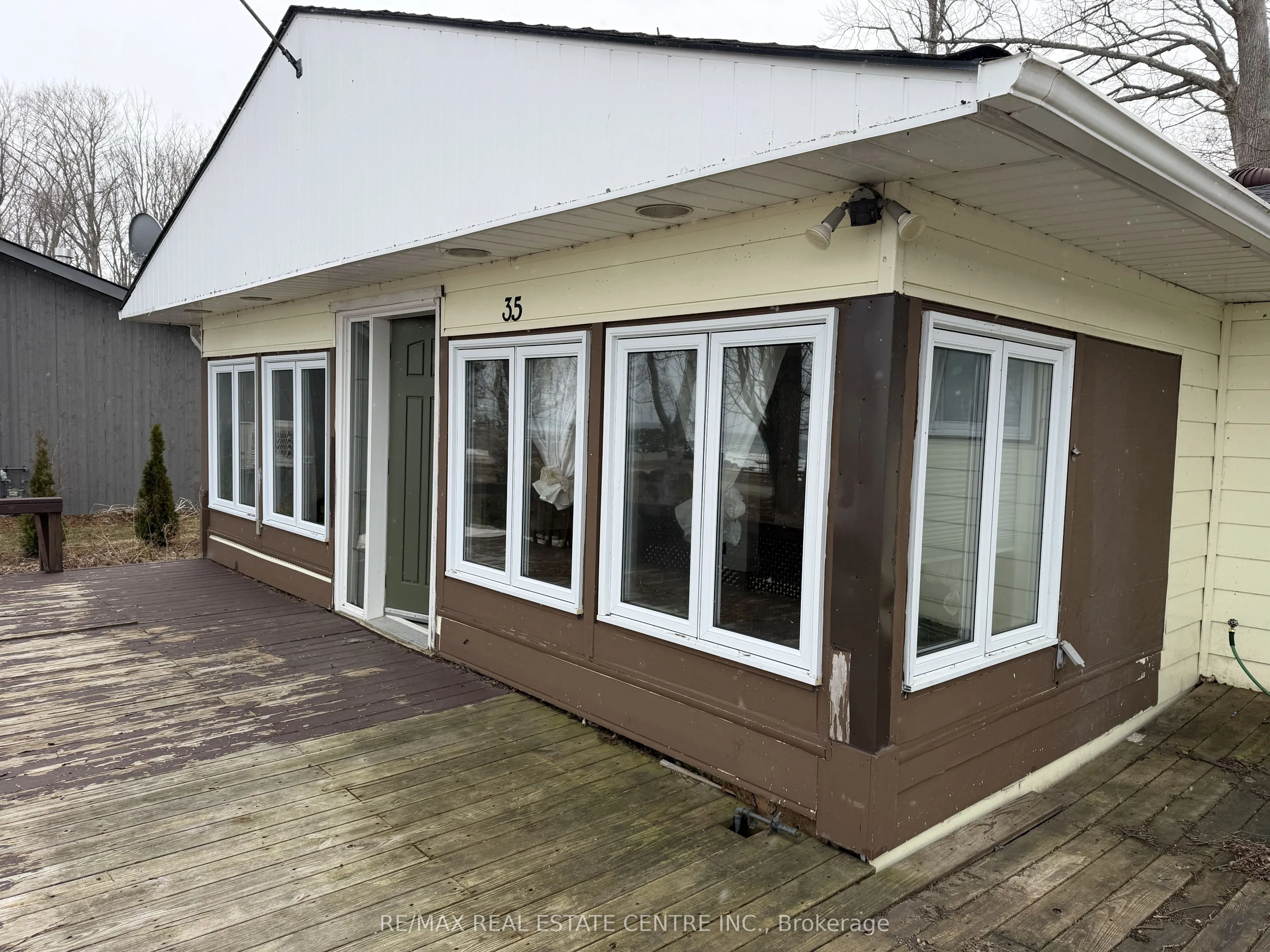 35 Lakeside Avenue