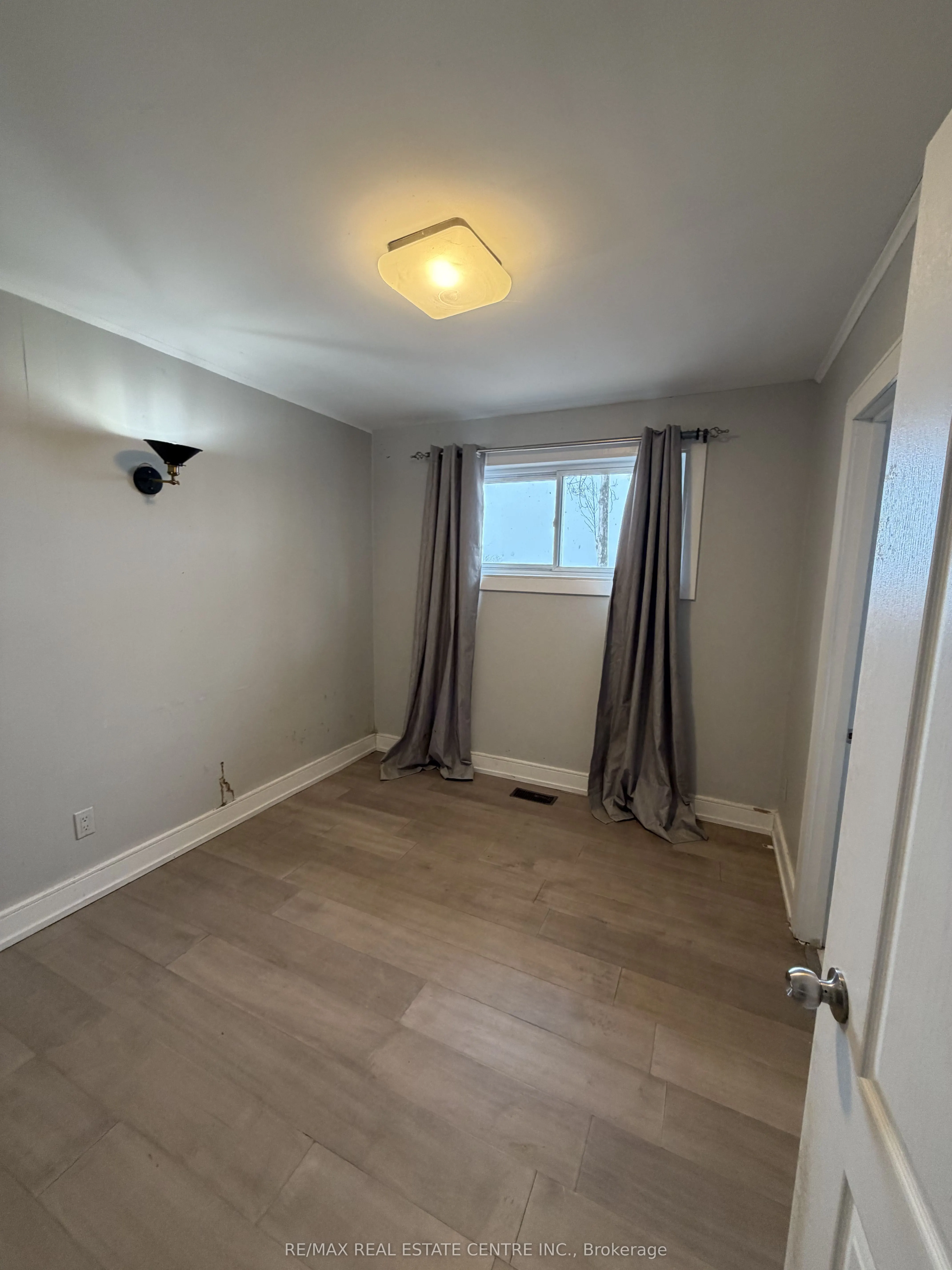 35 Lakeside Avenue