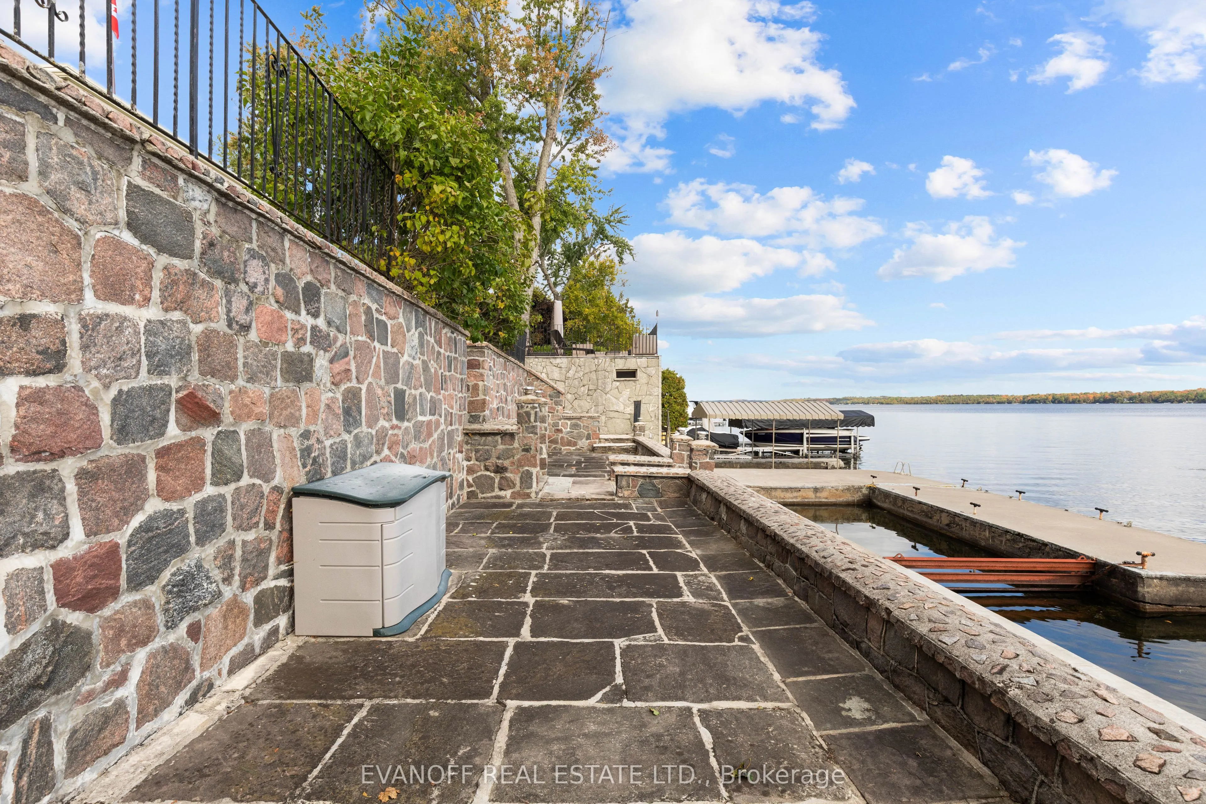 20 Lakeview Park Road
