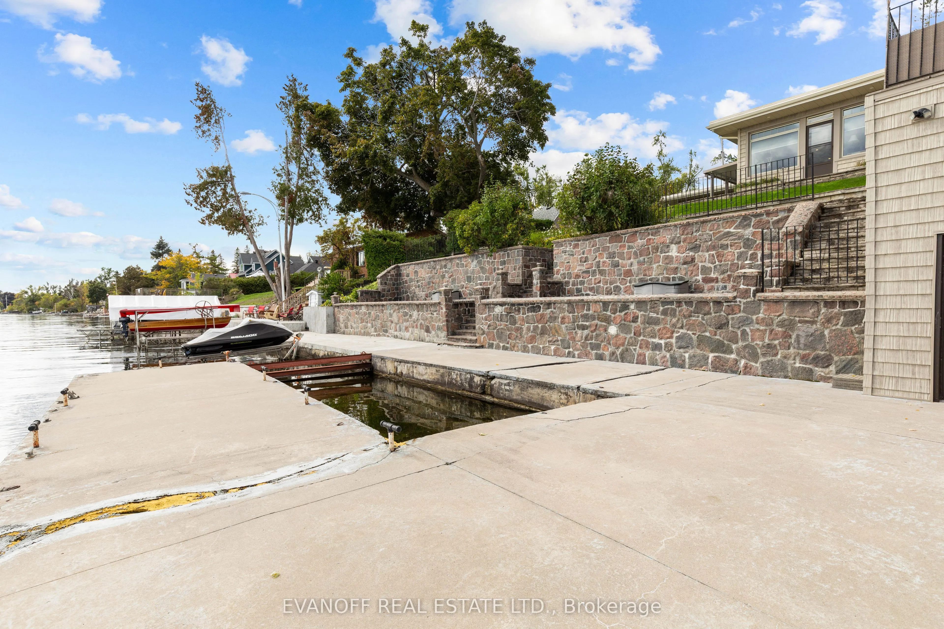 20 Lakeview Park Road