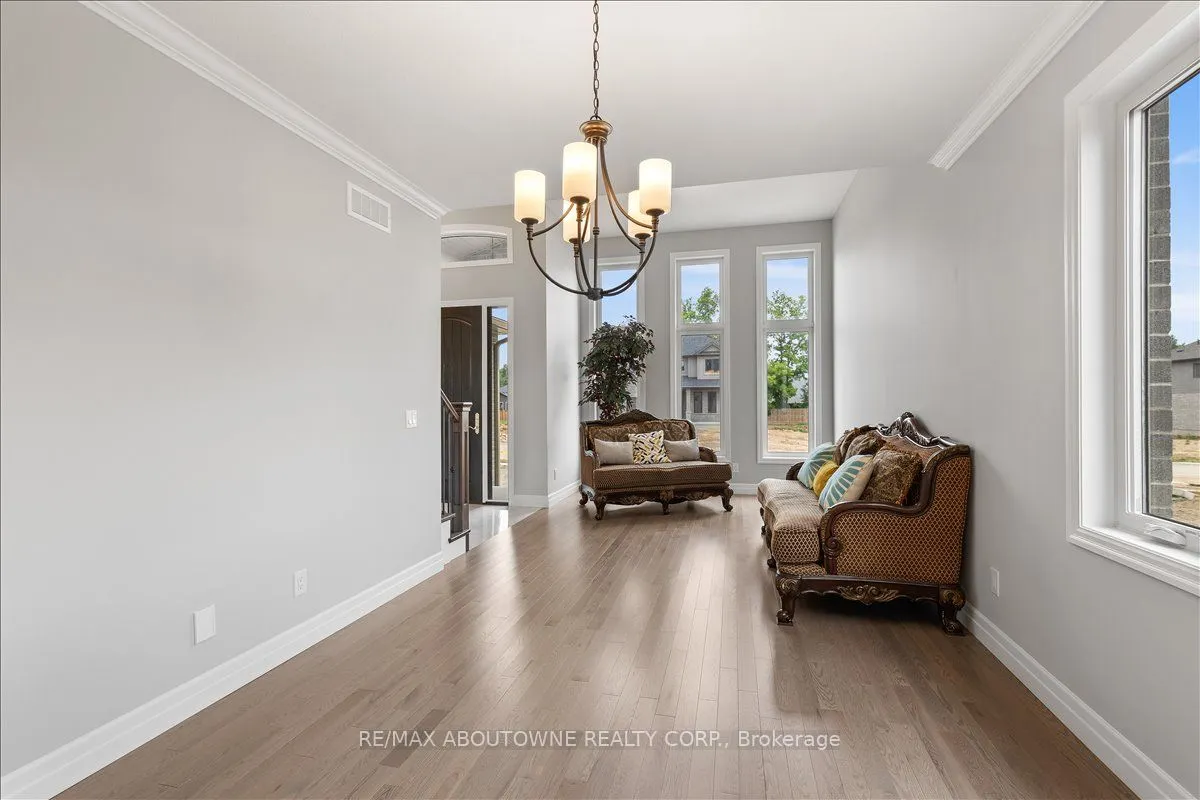 21 Sycamore Drive N