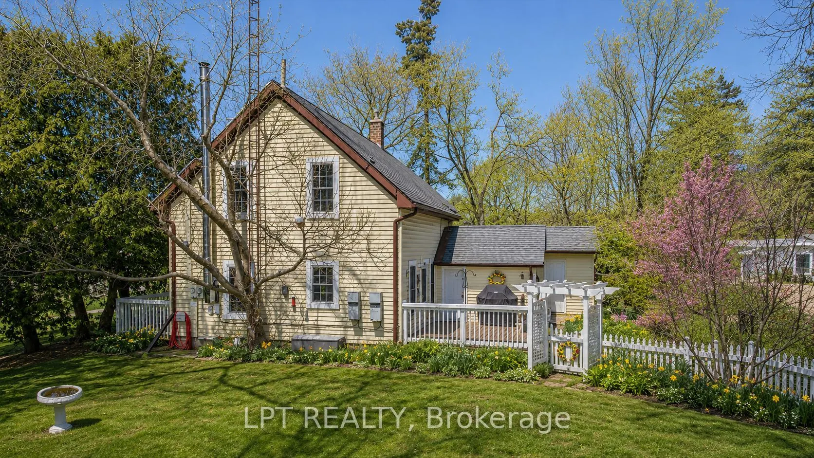 3472 Monck Road