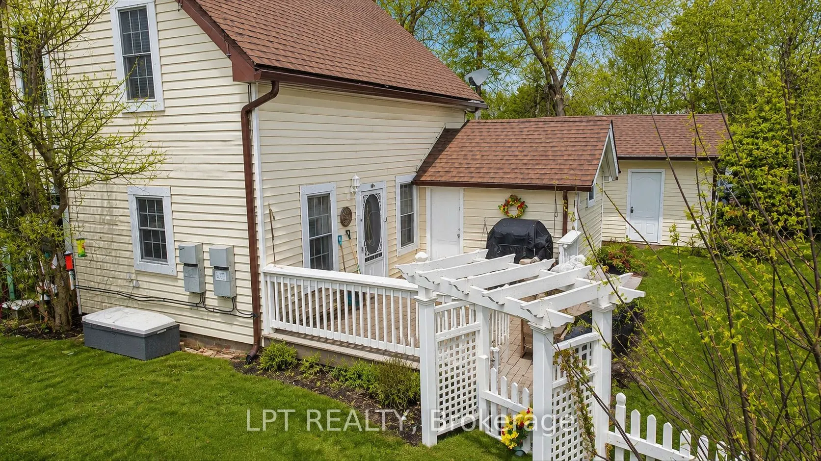 3472 Monck Road