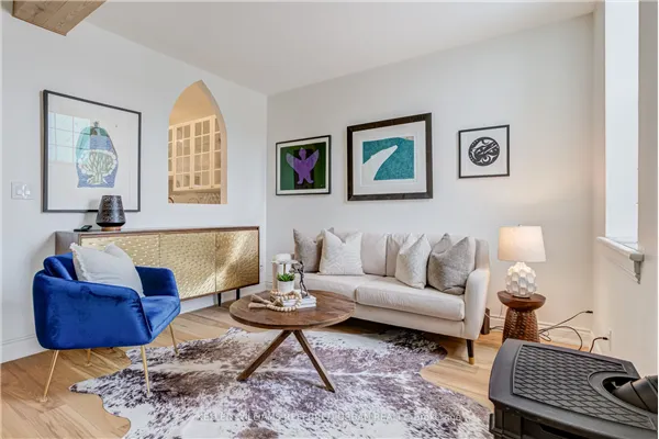 196 ARTHUR Street N #1