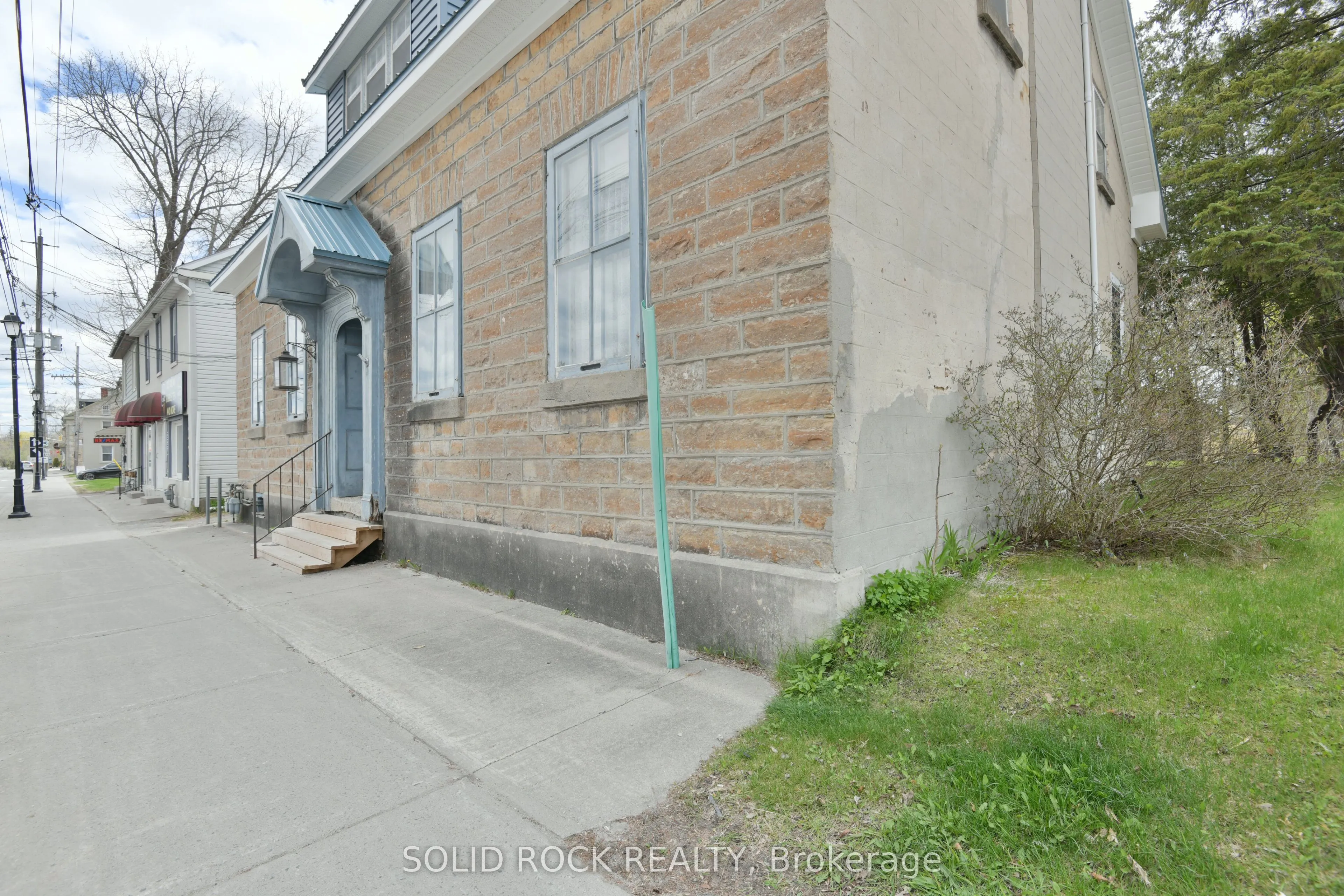 28 Wilson Street W
